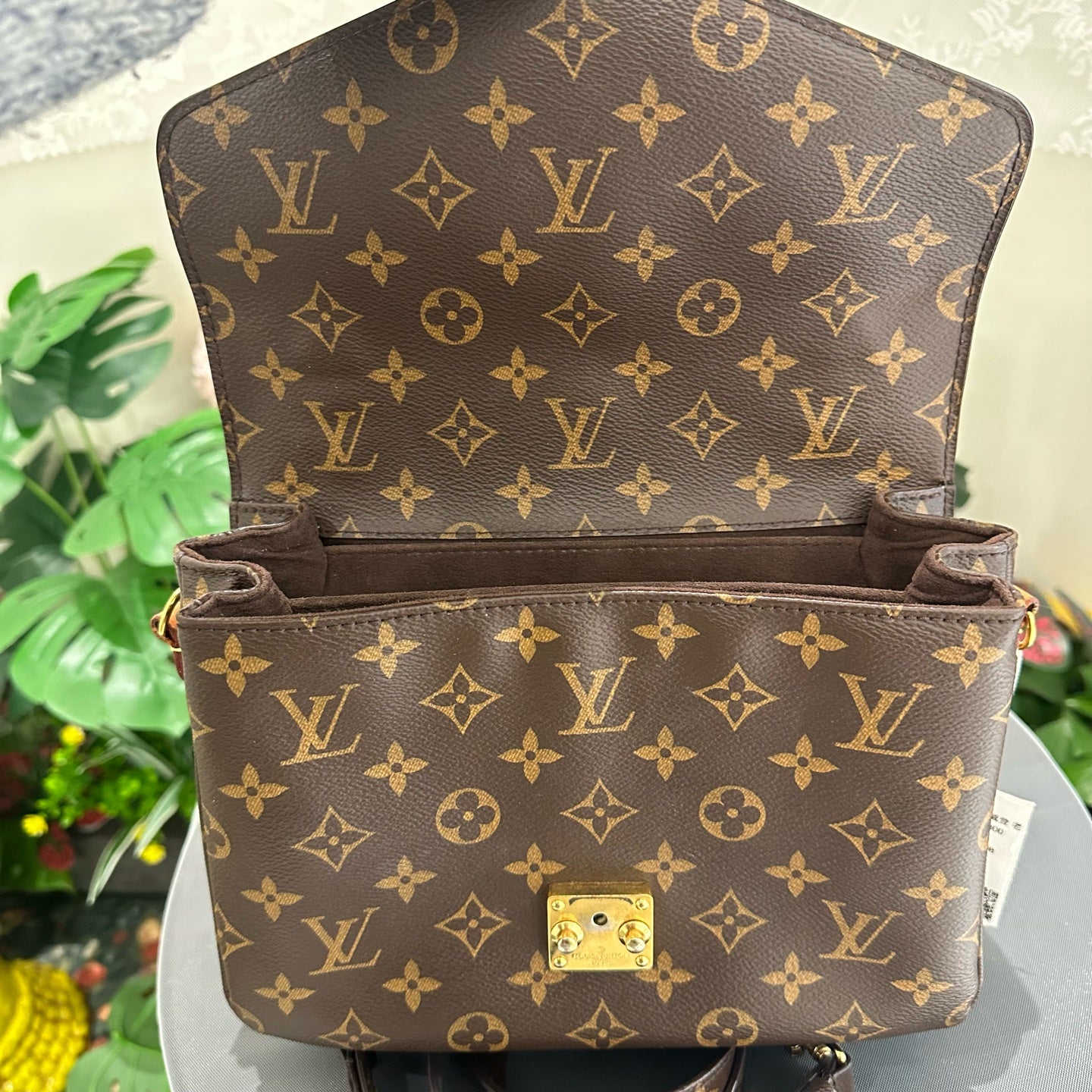Louis Vuitton - Pochette Metis - Monogram coated canvas with natural cowhide leather trim - Brown - (Medium)