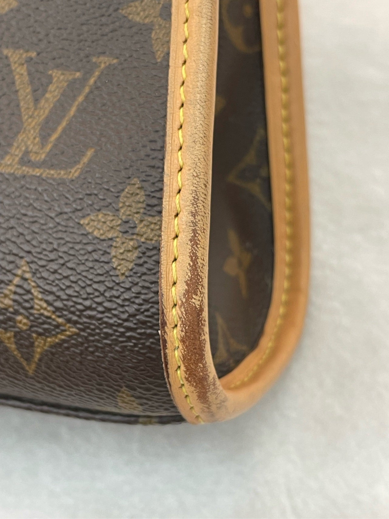 Louis Vuitton - Ivy Vintage Messenger - Monogram coated canvas with natural cowhide leather trim - Brown - (small)