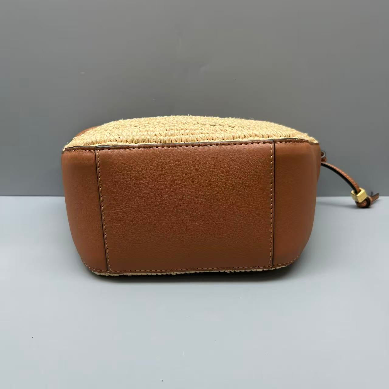 Loewe - Hammock Mini Woven & Leather - Woven raffia and smooth calfskin leather - Beige and Brown - (mini)
