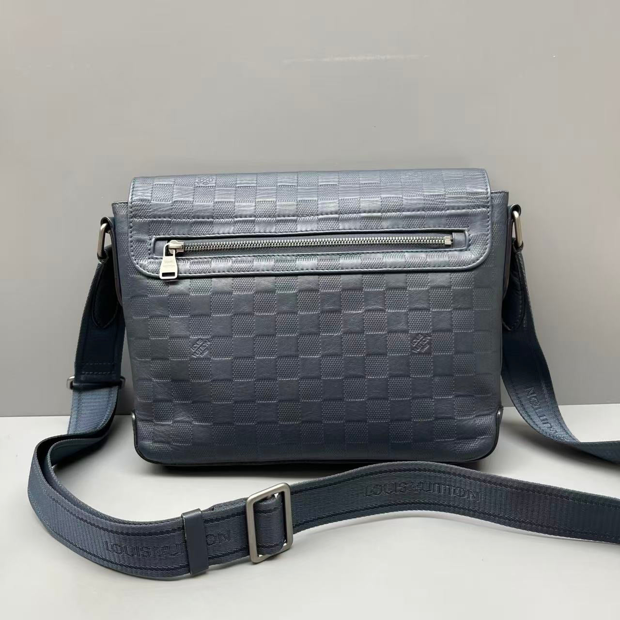 Louis Vuitton - District PM Messenger Bag - Leather - Blue - (medium)