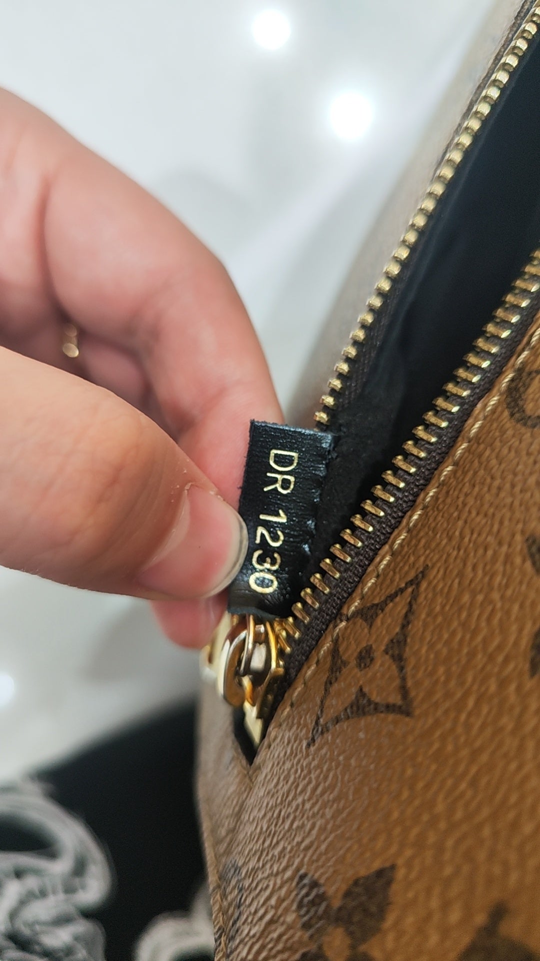 Louis Vuitton - Pochette Metis - Coated canvas with cowhide leather trim - Brown - (Medium)