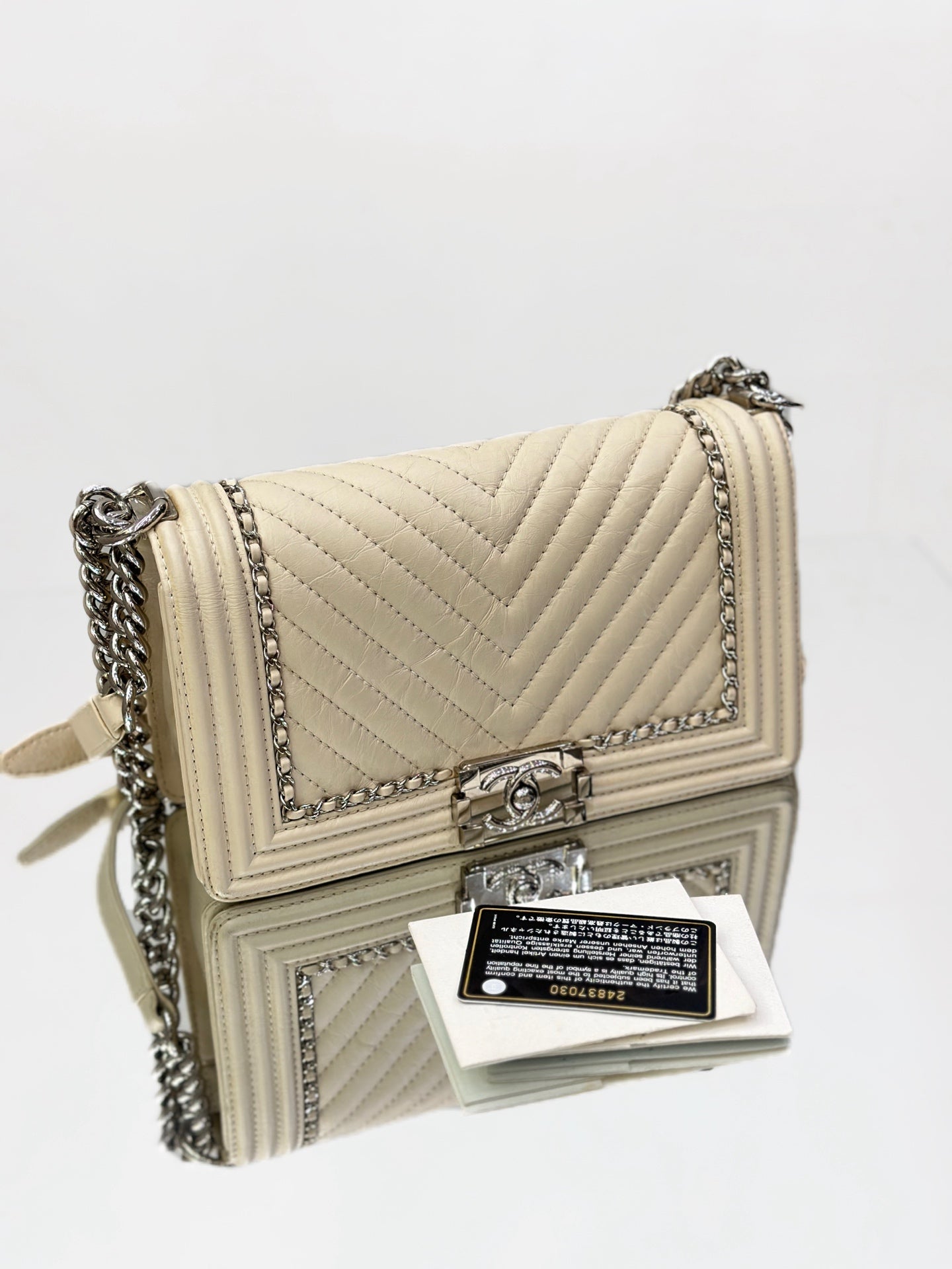 Chanel - Le Boy - Oil wax calfskin - Beige - (Medium)