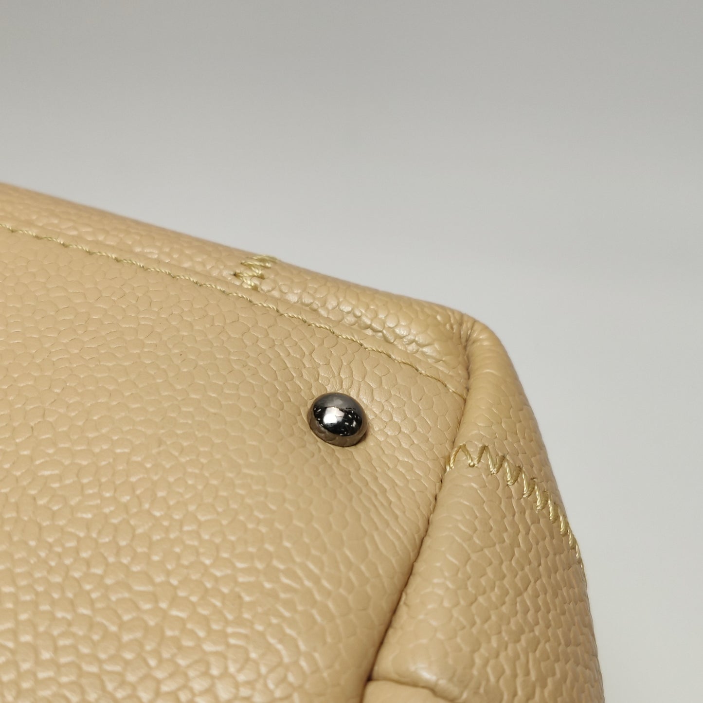 Chanel - Choco Bar Tote Bag - Grained calfskin leather - Beige - (Medium)