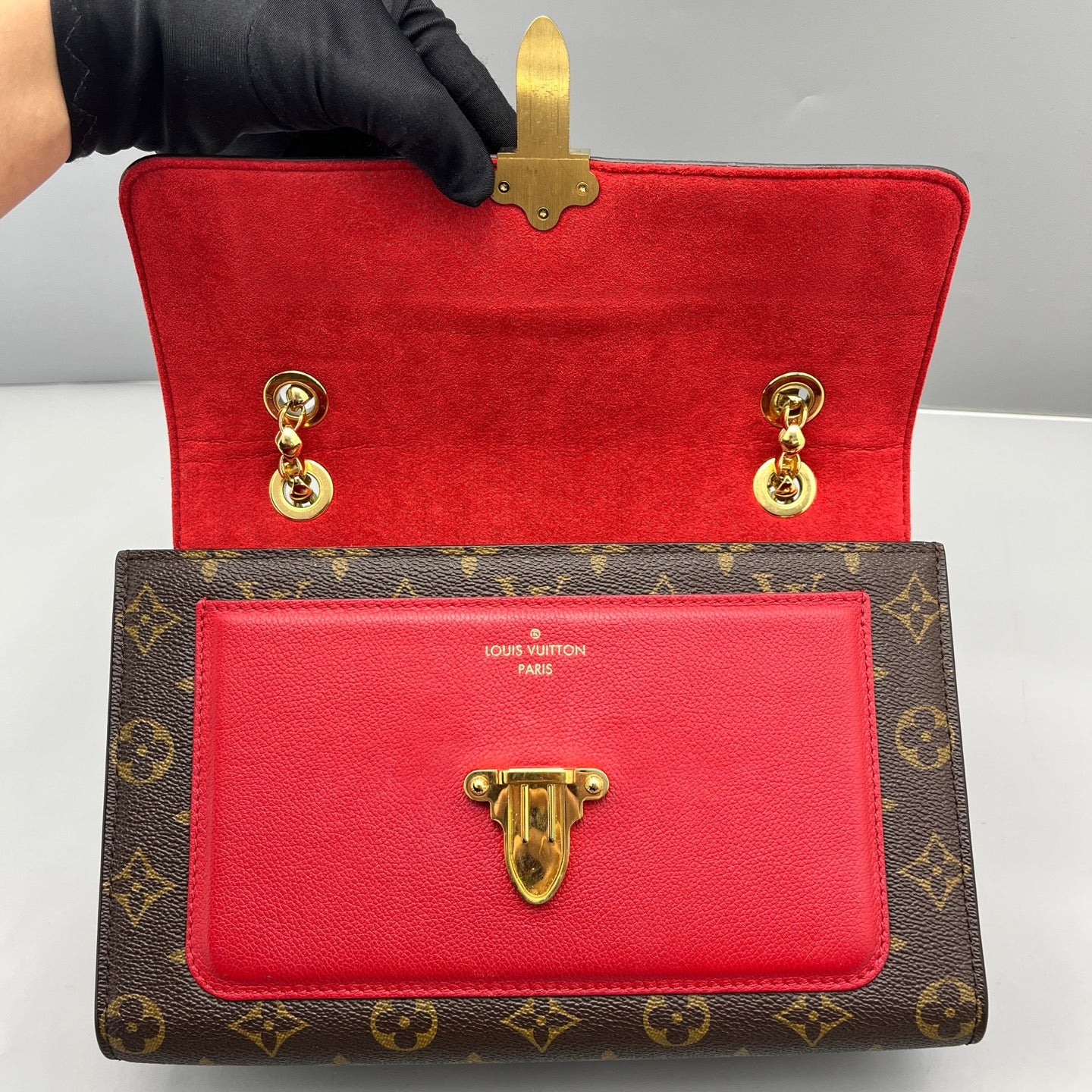 Louis Vuitton - Victoria Chain Bag - Monogram coated canvas and grained leather - Brown and Red - (medium)