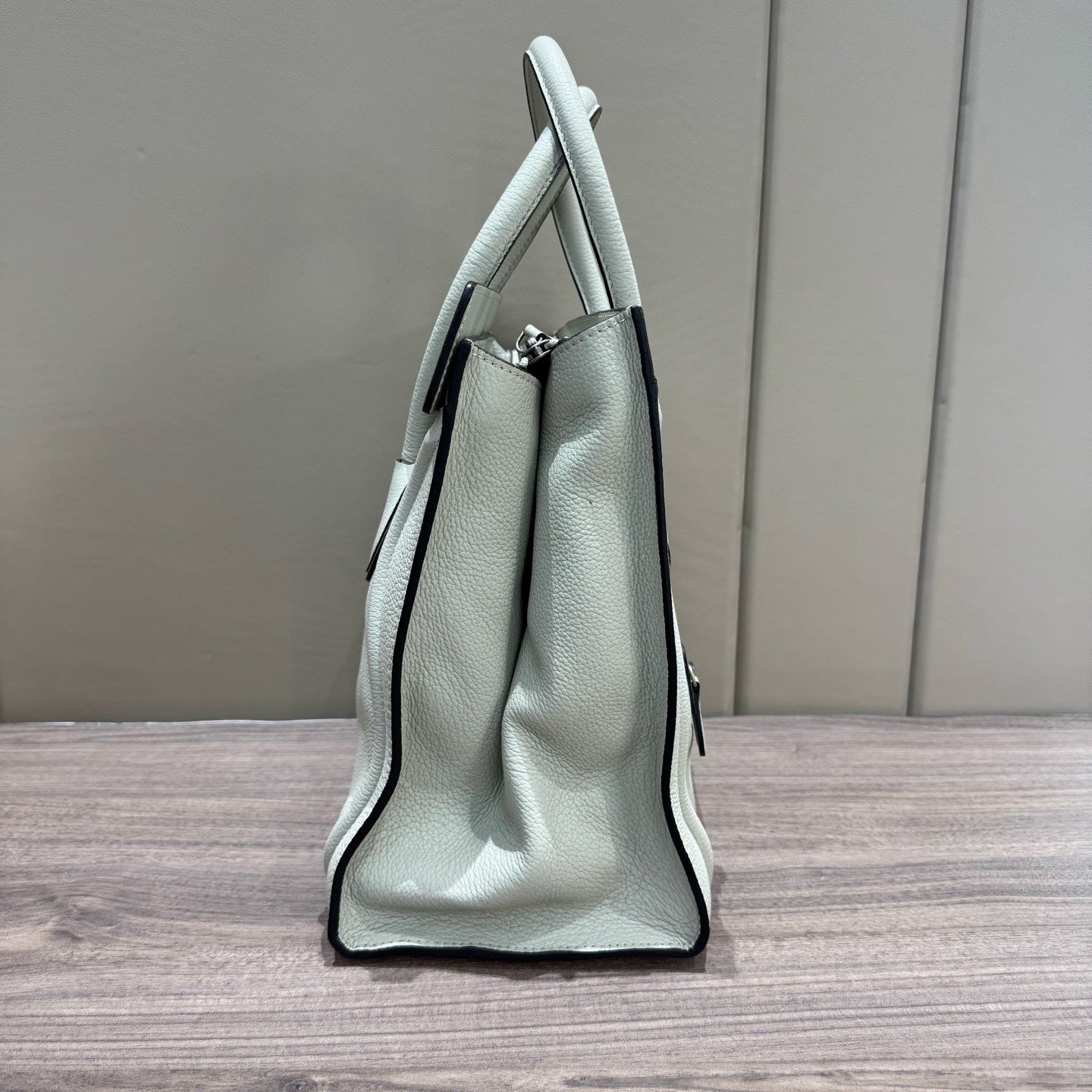Celine - Luggage Handbag - Pebbled calfskin leather - Greige with Black Trim - (Medium)