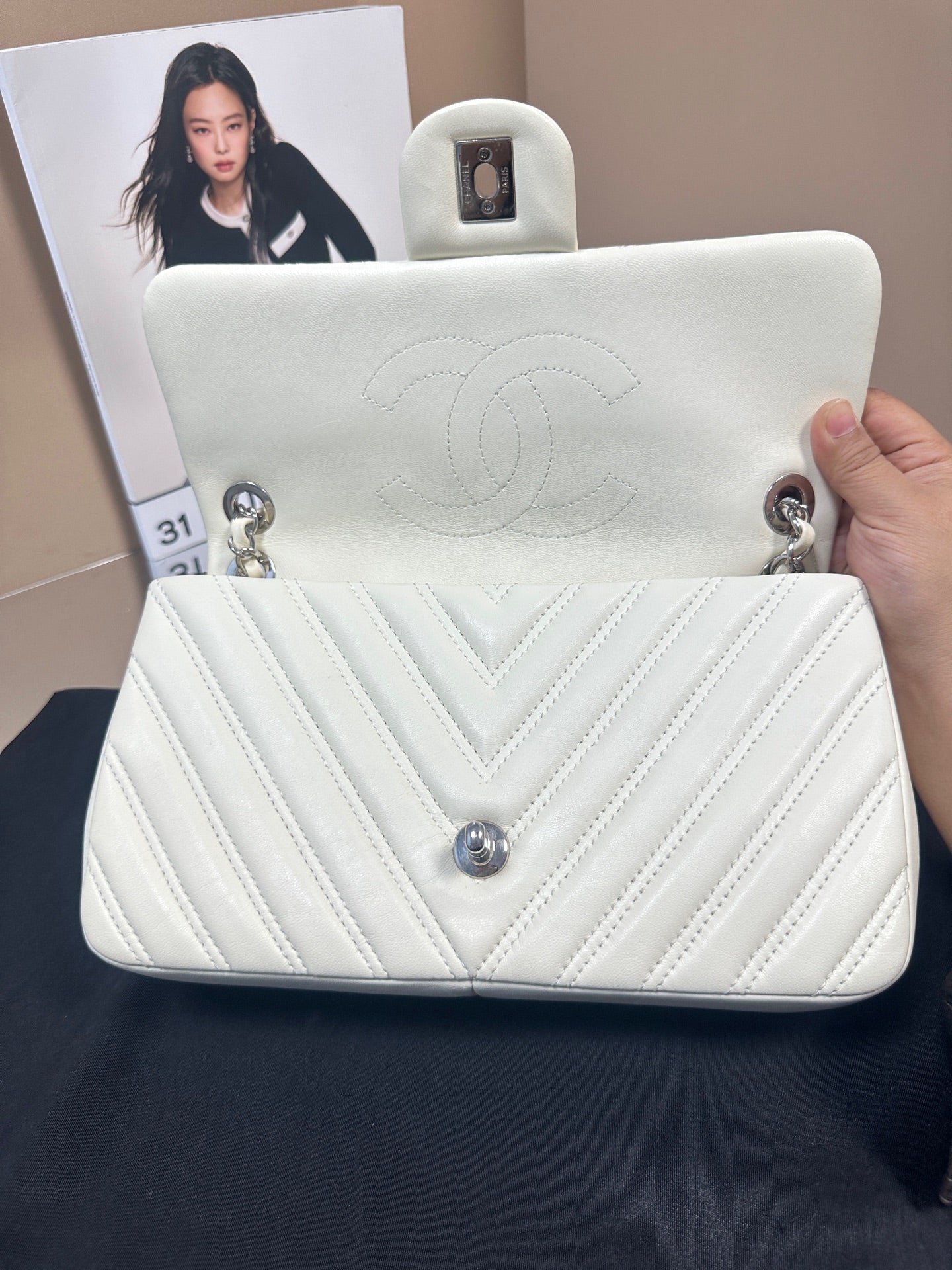 Chanel - Seasonal Flap Bag - Lambskin leather - White - (medium)