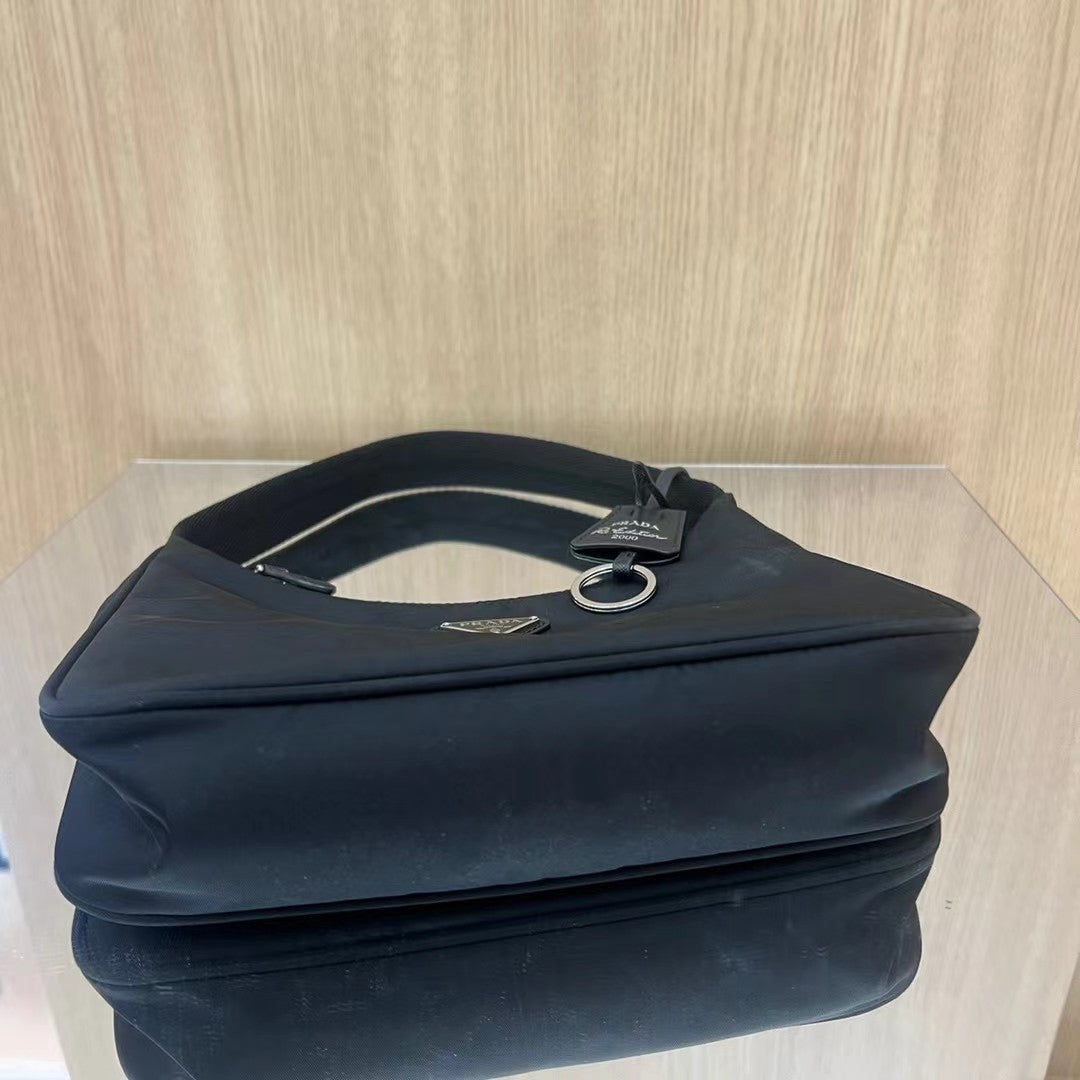 Prada - Re-Edition 2000 Hobo - Recycled nylon - Black - (mini)