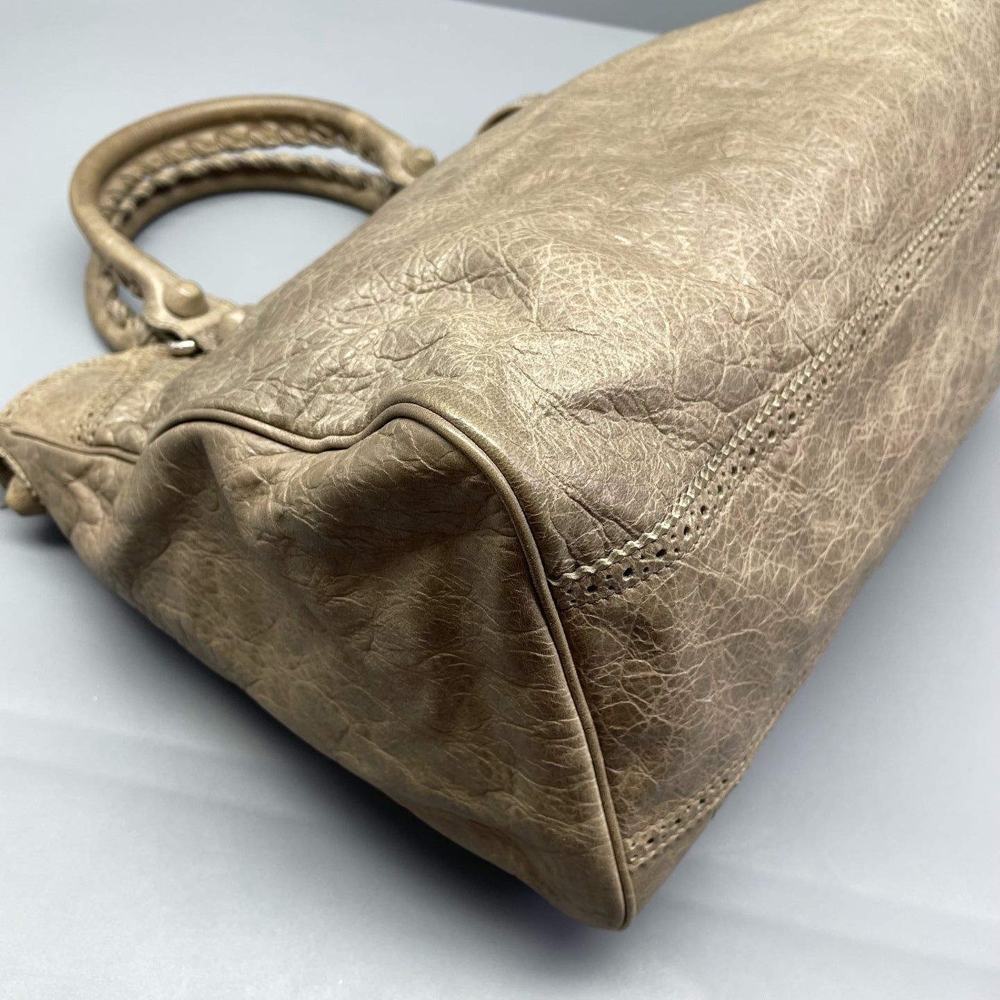 Balenciaga - City - Distressed lambskin leather - Metallic Taupe - (medium)