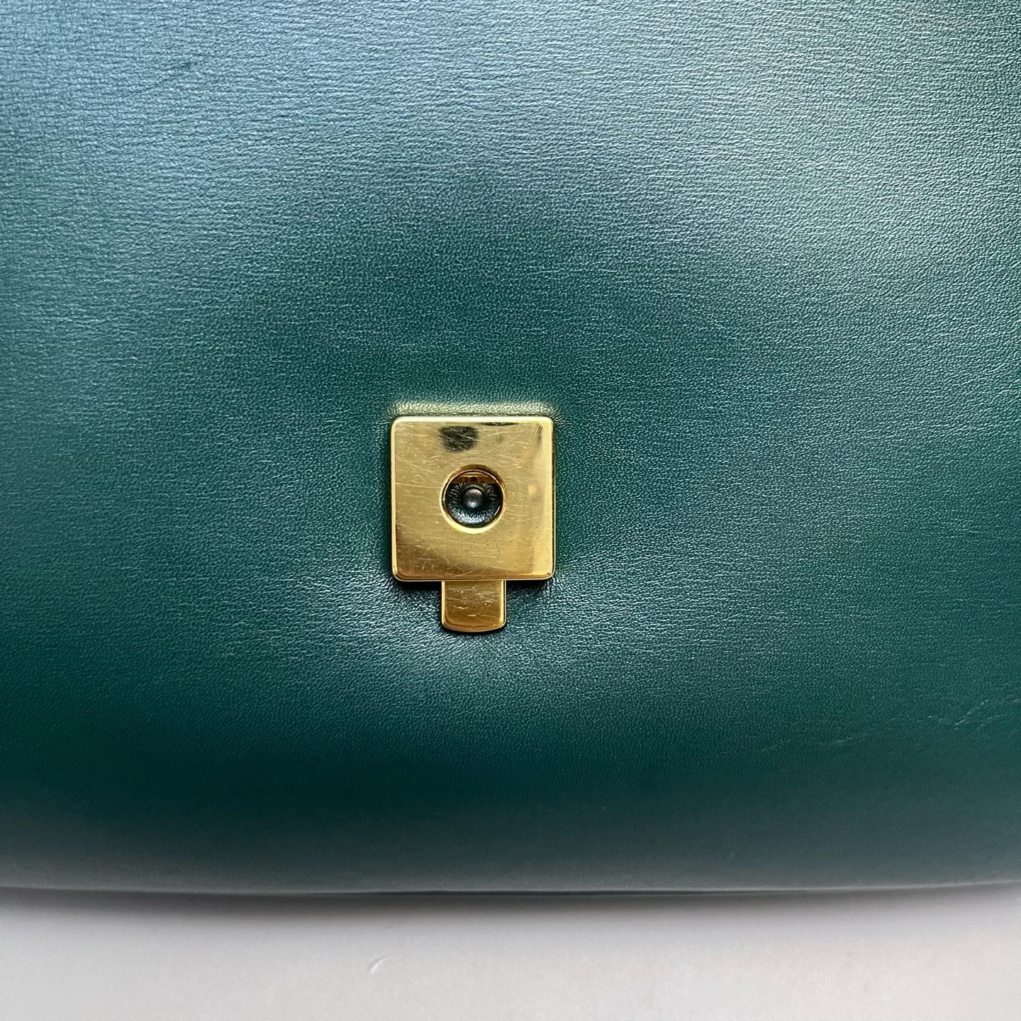 Gucci - Zumi Shoulder Bag with Tiger Head - Leather - Green - (medium)