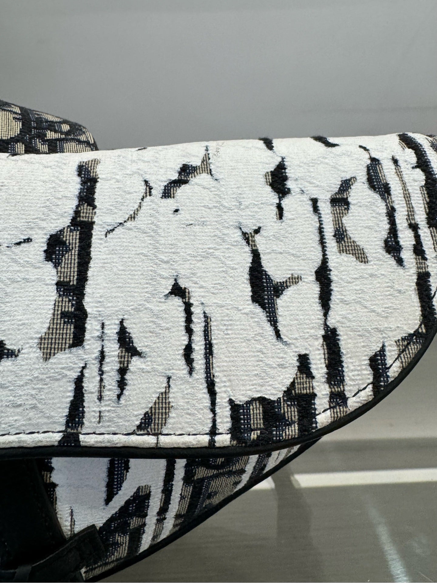 Dior - Dior x Raymond Pettibon Saddle Bag - Dior Oblique canvas with calfskin leather trim - Multicolour (Beige, Black, White) - (medium)