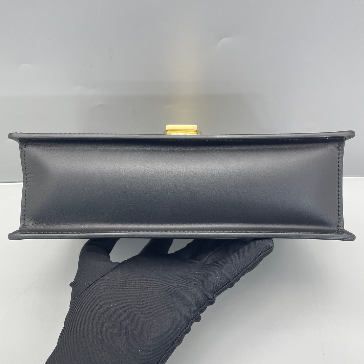 Gucci - Sylvie - Leather - Black - (Medium)