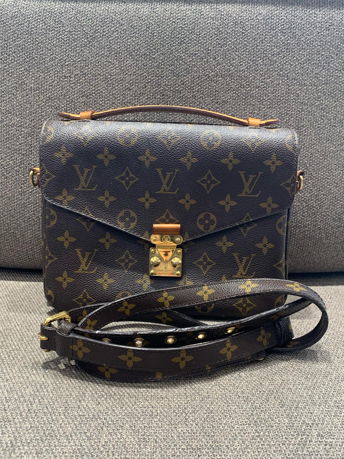 Louis Vuitton - Pochette Métis M44875 - Monogram coated canvas with natural cowhide leather trim - Brown - (medium)