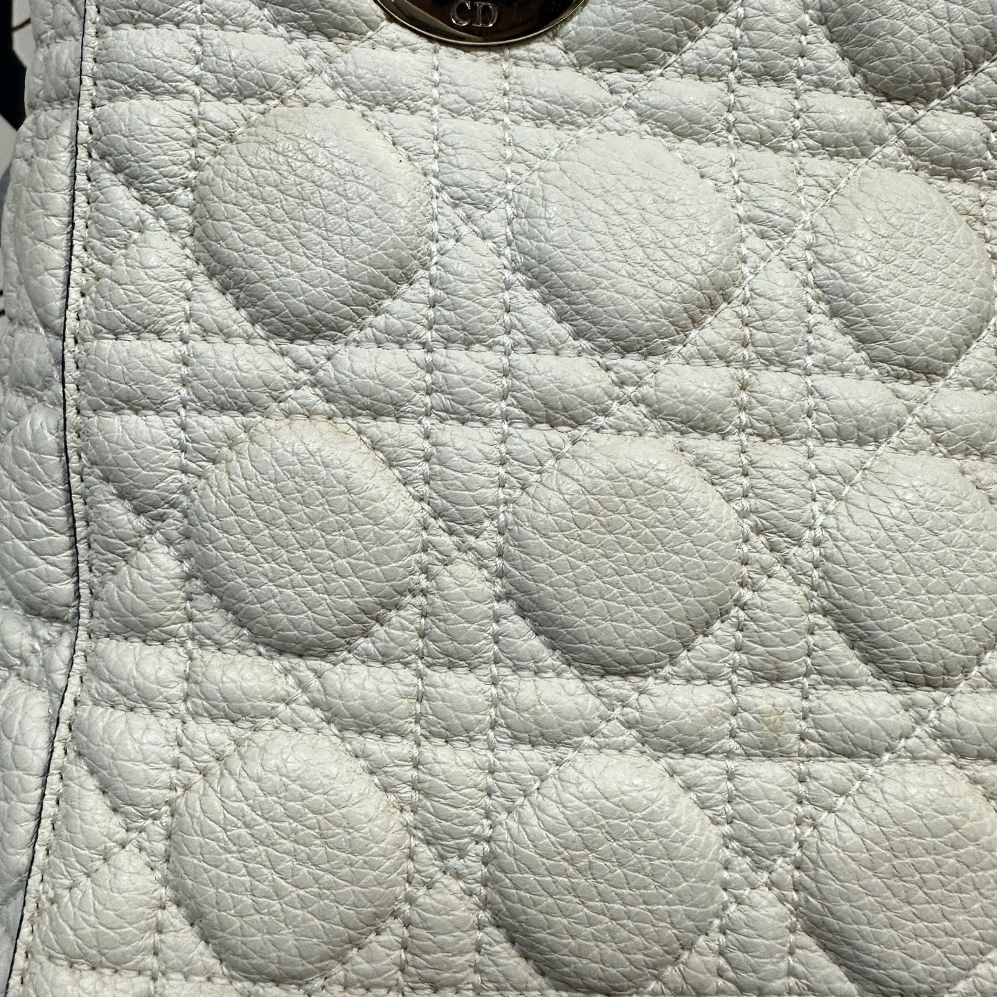 Dior - Lady Dior 5-Grid Medium - Grained calfskin leather - White - (medium)