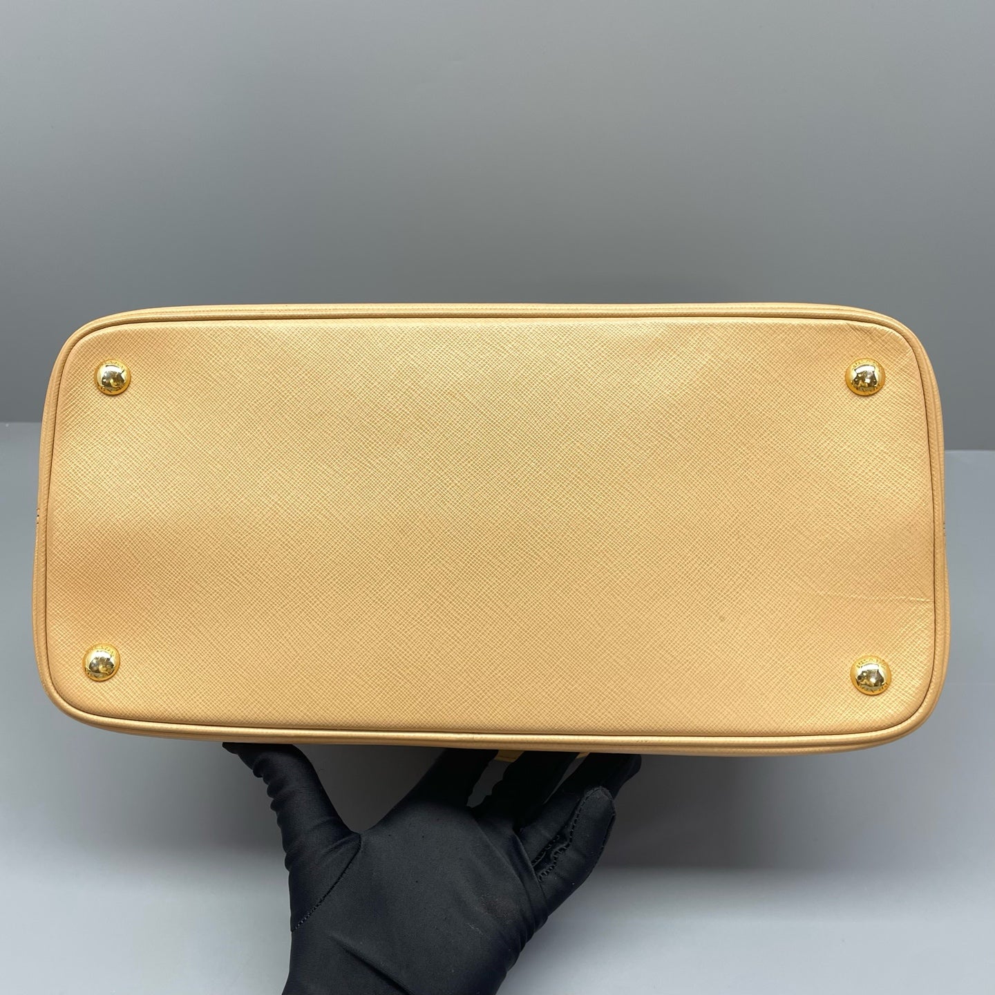 Prada - Saffiano Lux Dome Handbag - Saffiano leather - Beige - (medium)