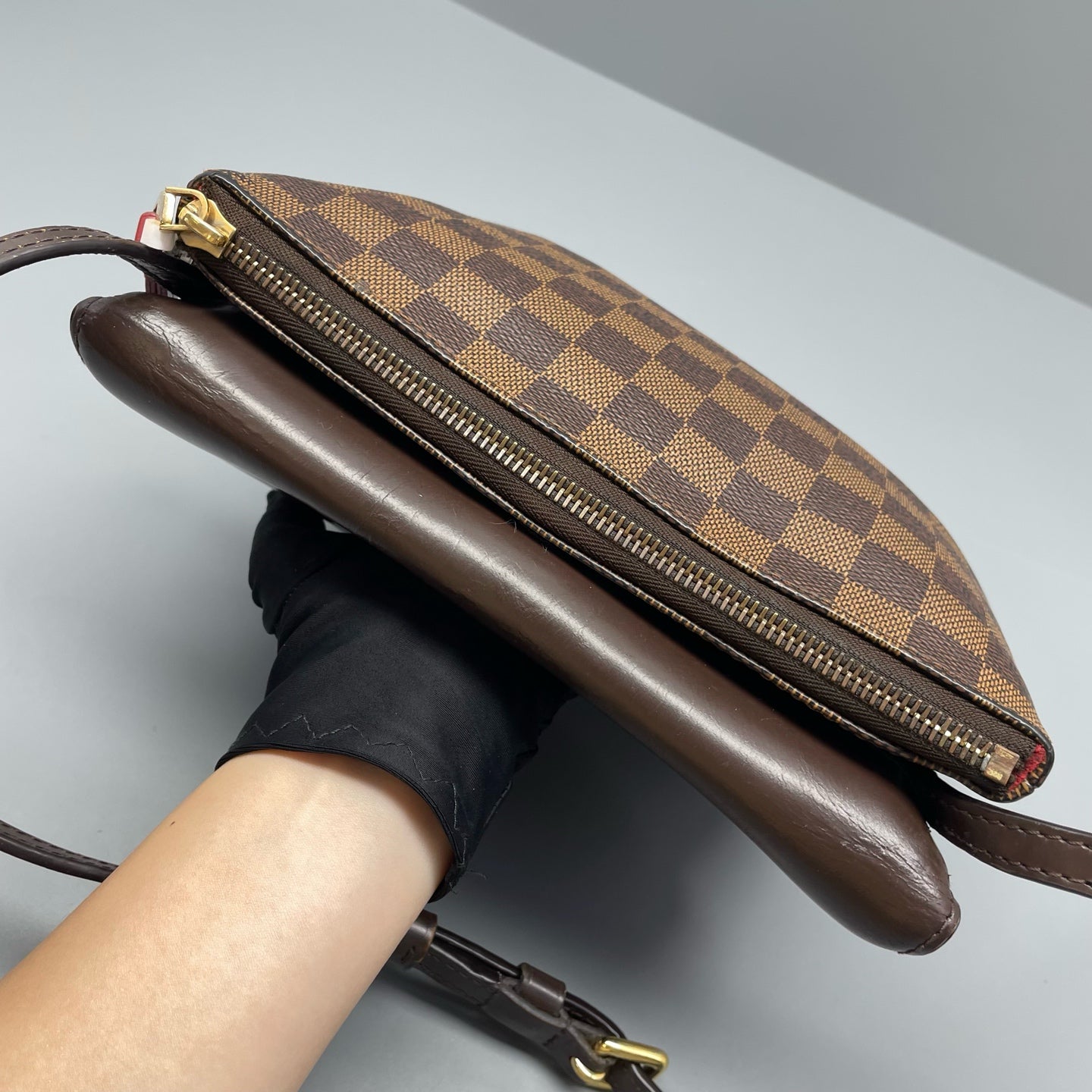 Louis Vuitton - Pochette Twin - Damier Ebene coated canvas with smooth leather trim and microfiber lining - Brown - (small)