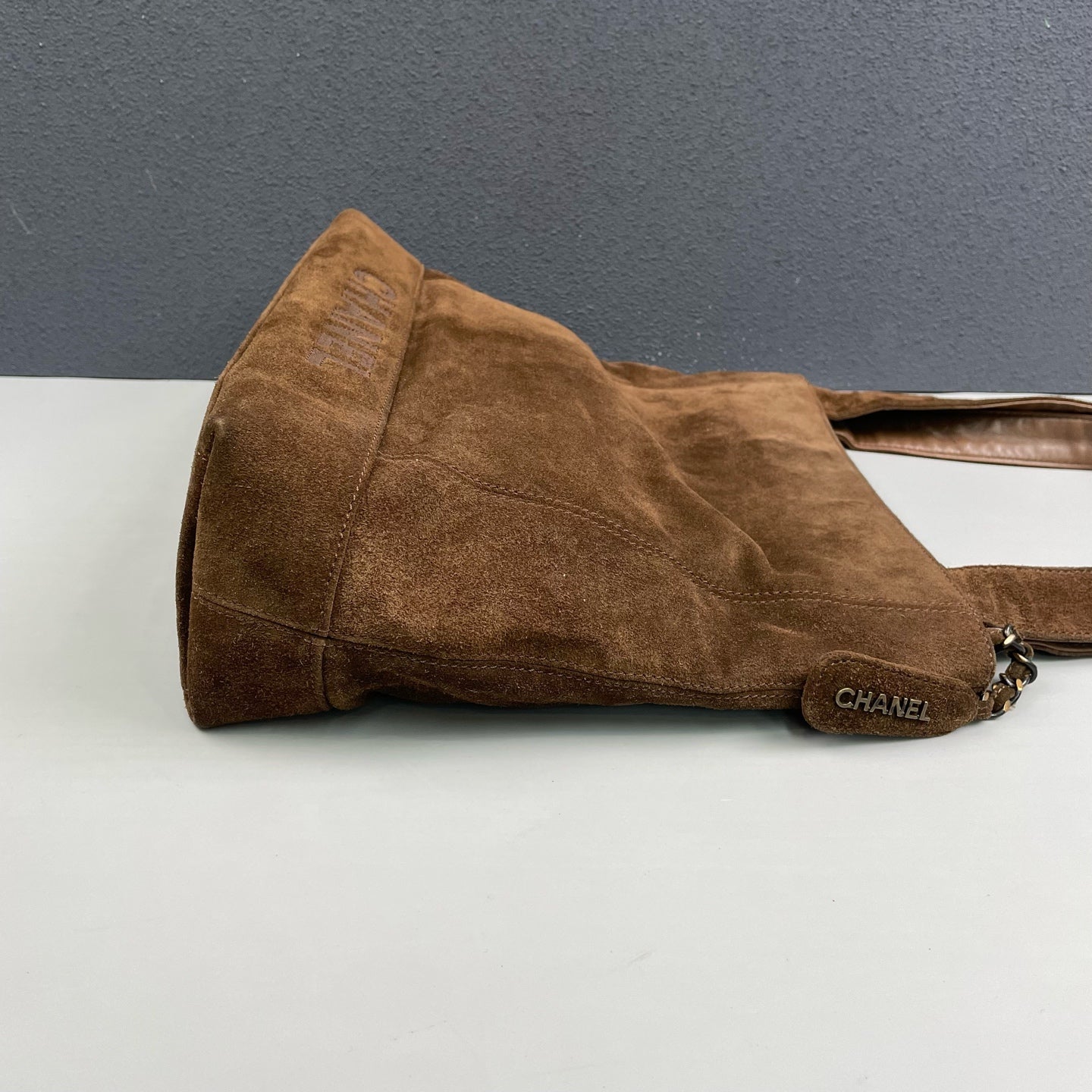 Chanel - Vintage Suede Shoulder Tote Bag - Suede - Brown - (Medium)
