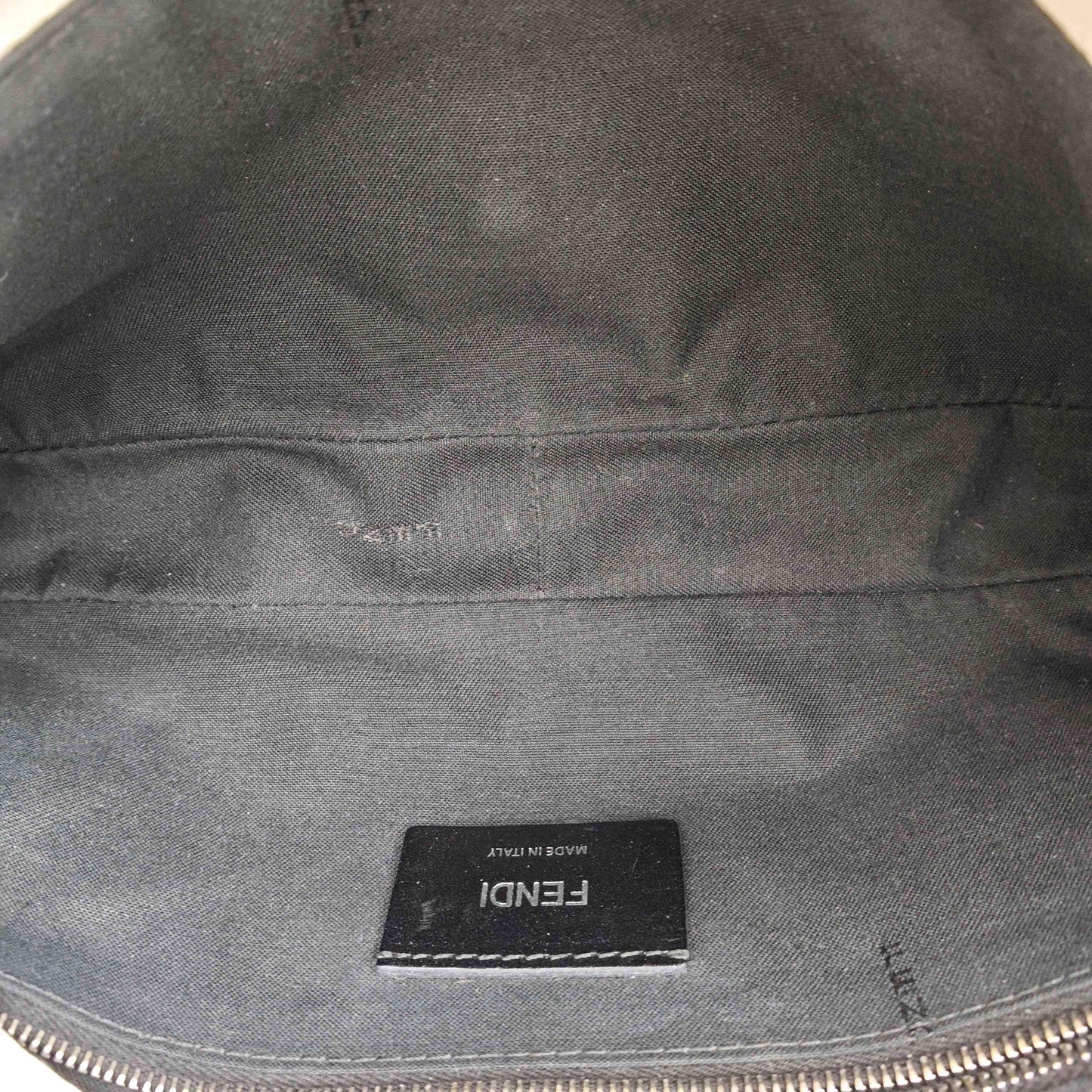 Fendi - Baguette Embossed FF Pattern - Grained leather - White - (Medium)