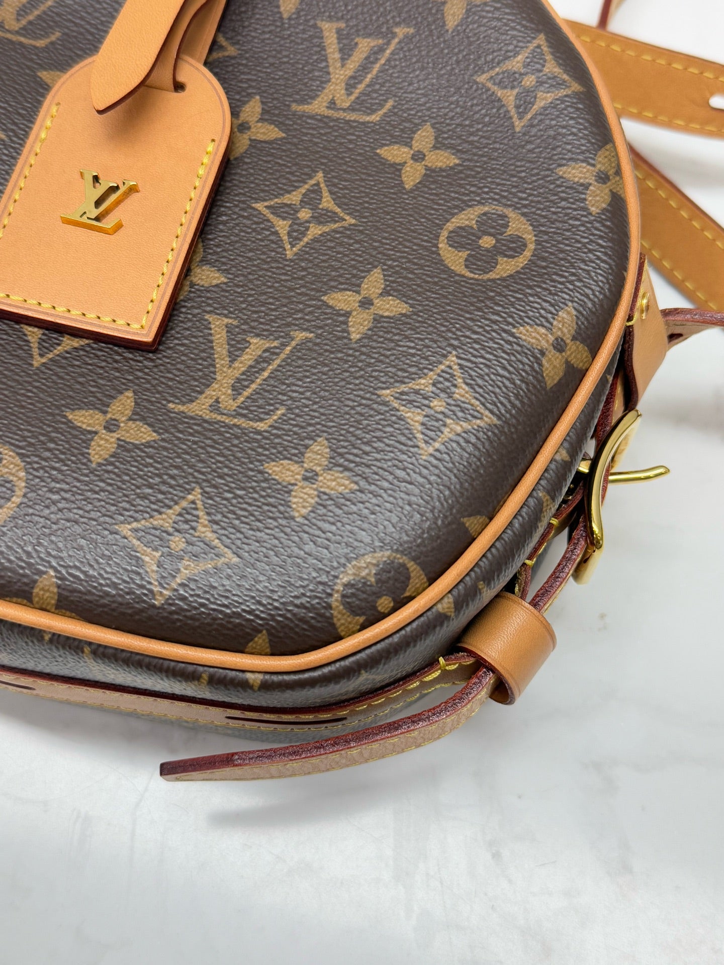 Louis Vuitton - Soft Round Bag - Monogram coated canvas with Vachetta leather trim - Brown - (large)