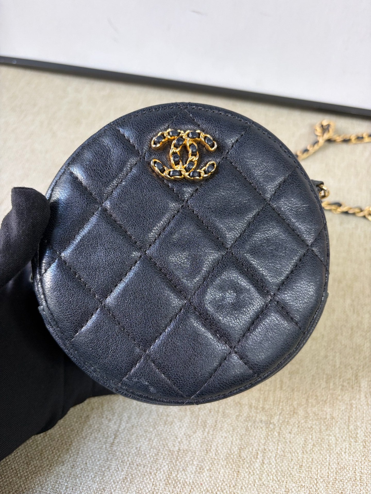 Chanel - 19 Round Mini Bag - Lambskin leather - Black - (mini)