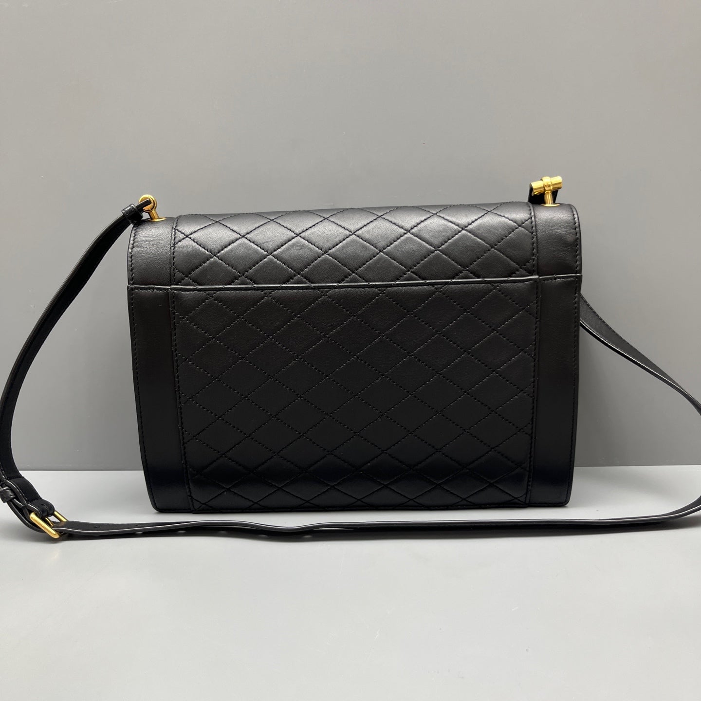 Saint Laurent - Gaby Envelope Bag - Quilted lambskin leather - Black with Gold-Tone Hardware - (medium)