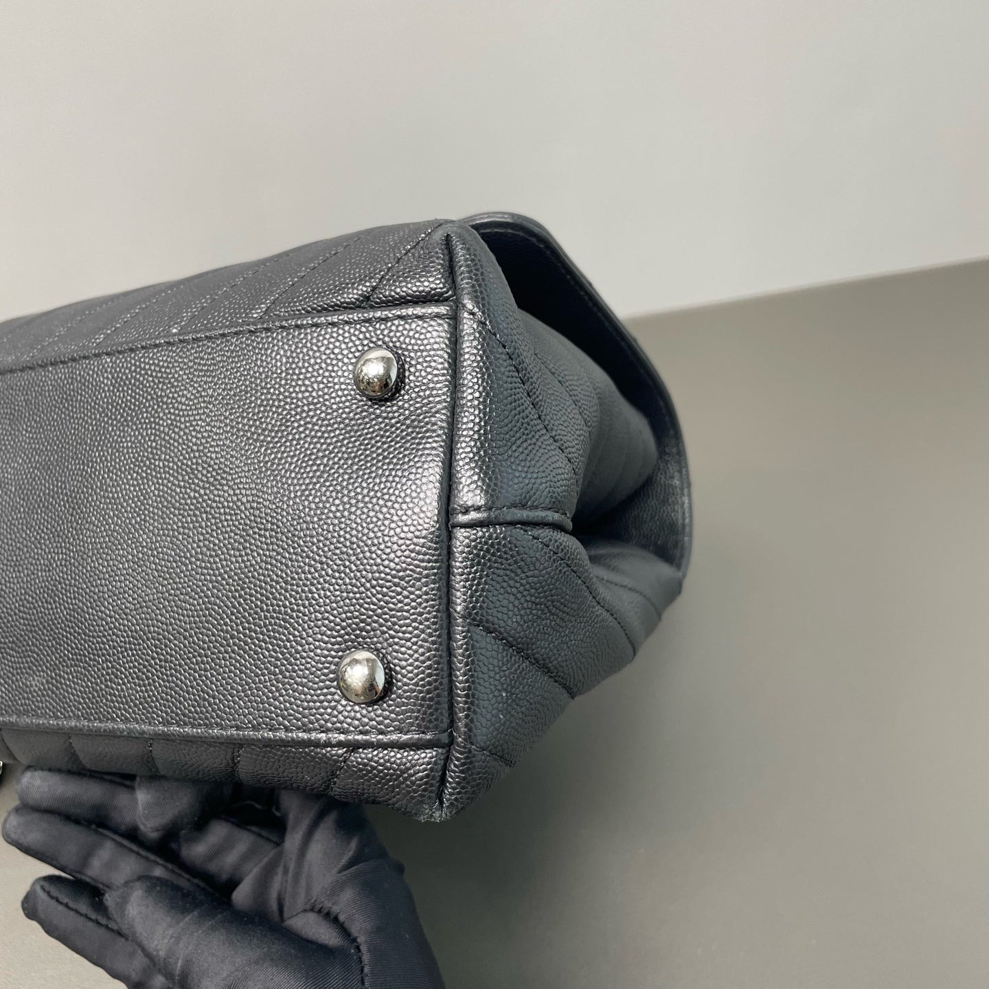 Chanel - Coco Handle Flap Bag - Grained Calfskin Leather - Black - (Medium)