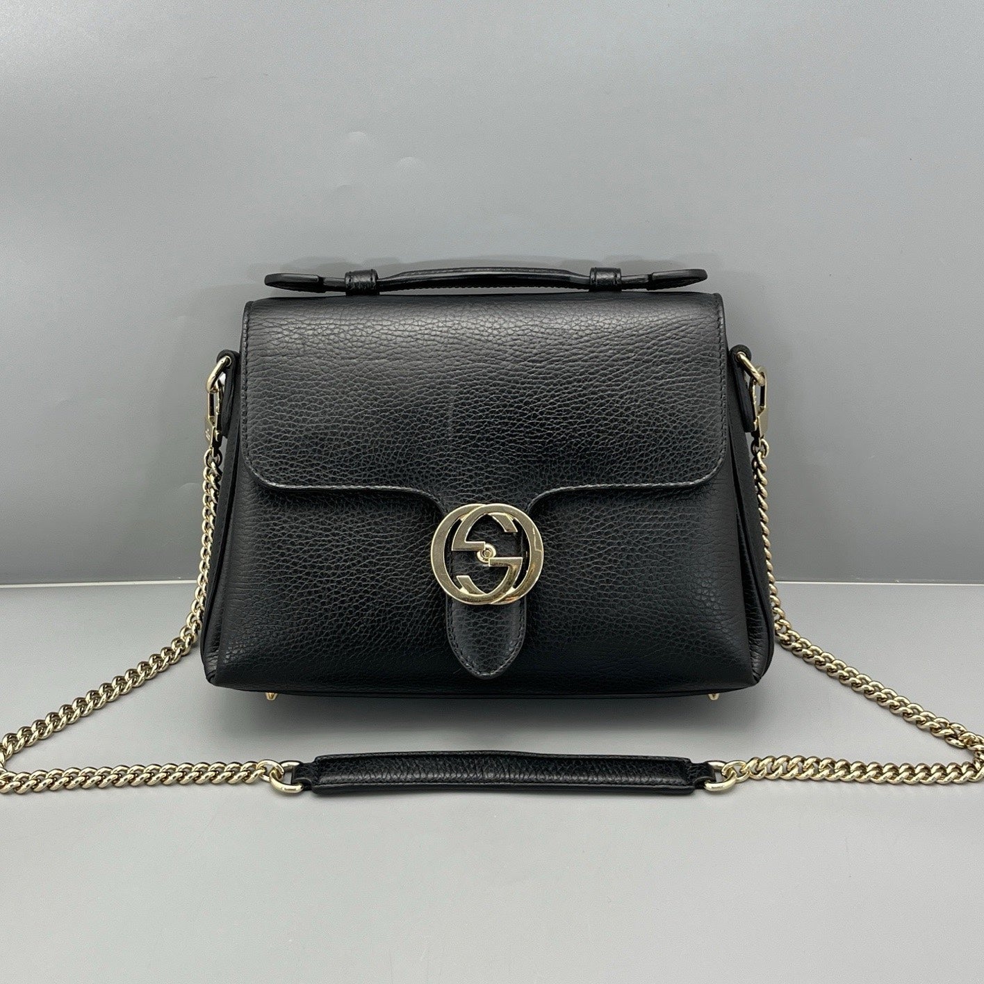 Gucci - Interlocking G Accordion Flap Bag - Grained leather - Black - (medium)