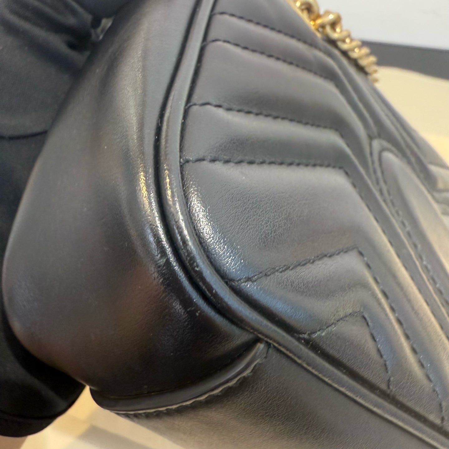 Gucci - GG Marmont Matelassé Small Chain Shoulder Bag - Leather - Black - (Small)