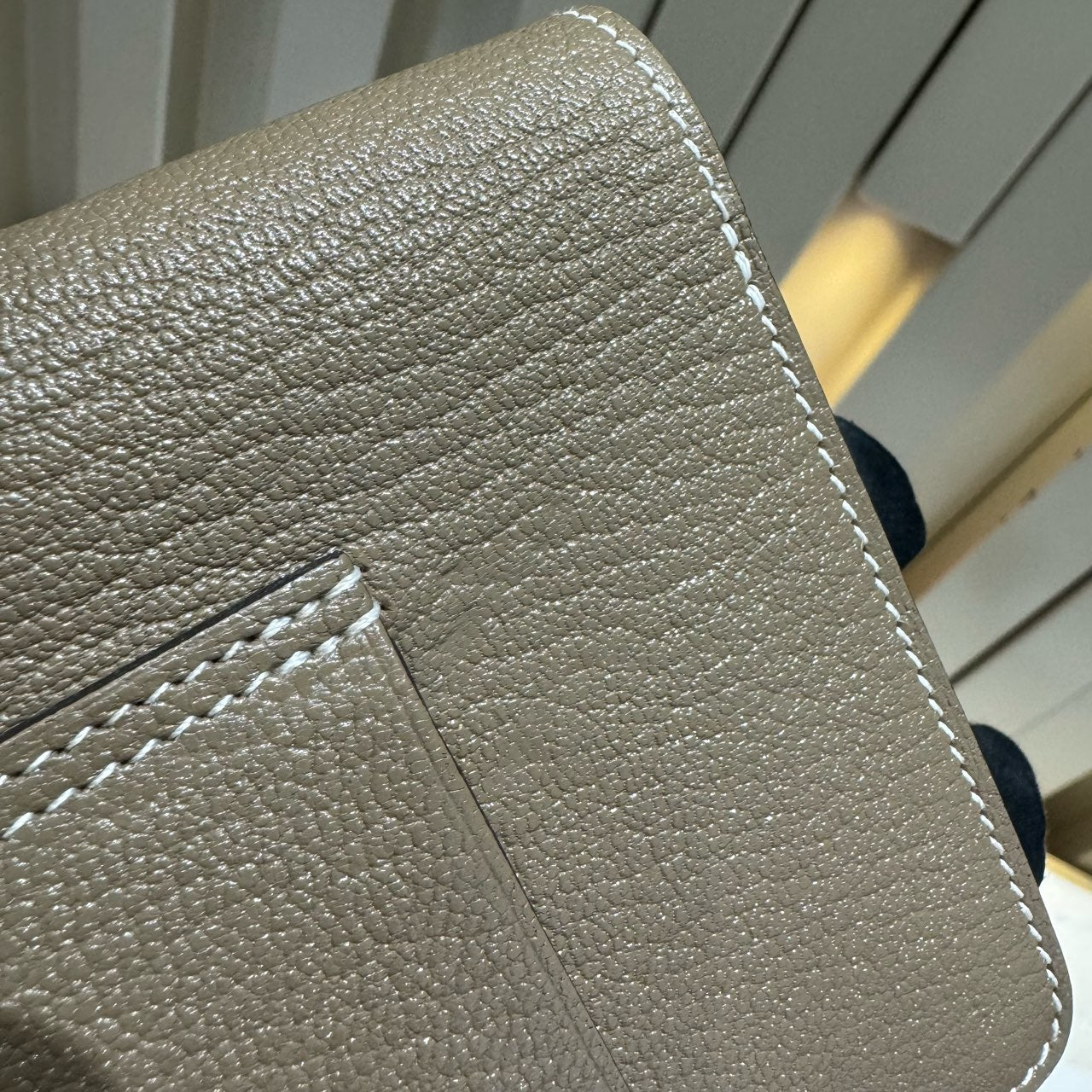 Hermès - Roulis Slim Compact - Chevre Mysore leather - Etoupe with Light Gold-Tone Hardware - (Mini)