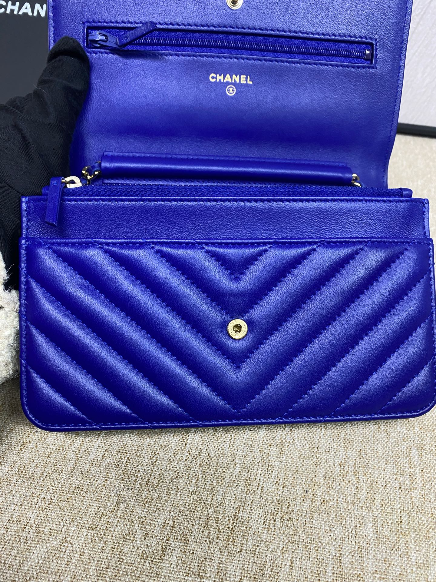 Chanel - V-Stitch Wallet on Chain (WOC) - Lambskin leather - Blue - (Mini)