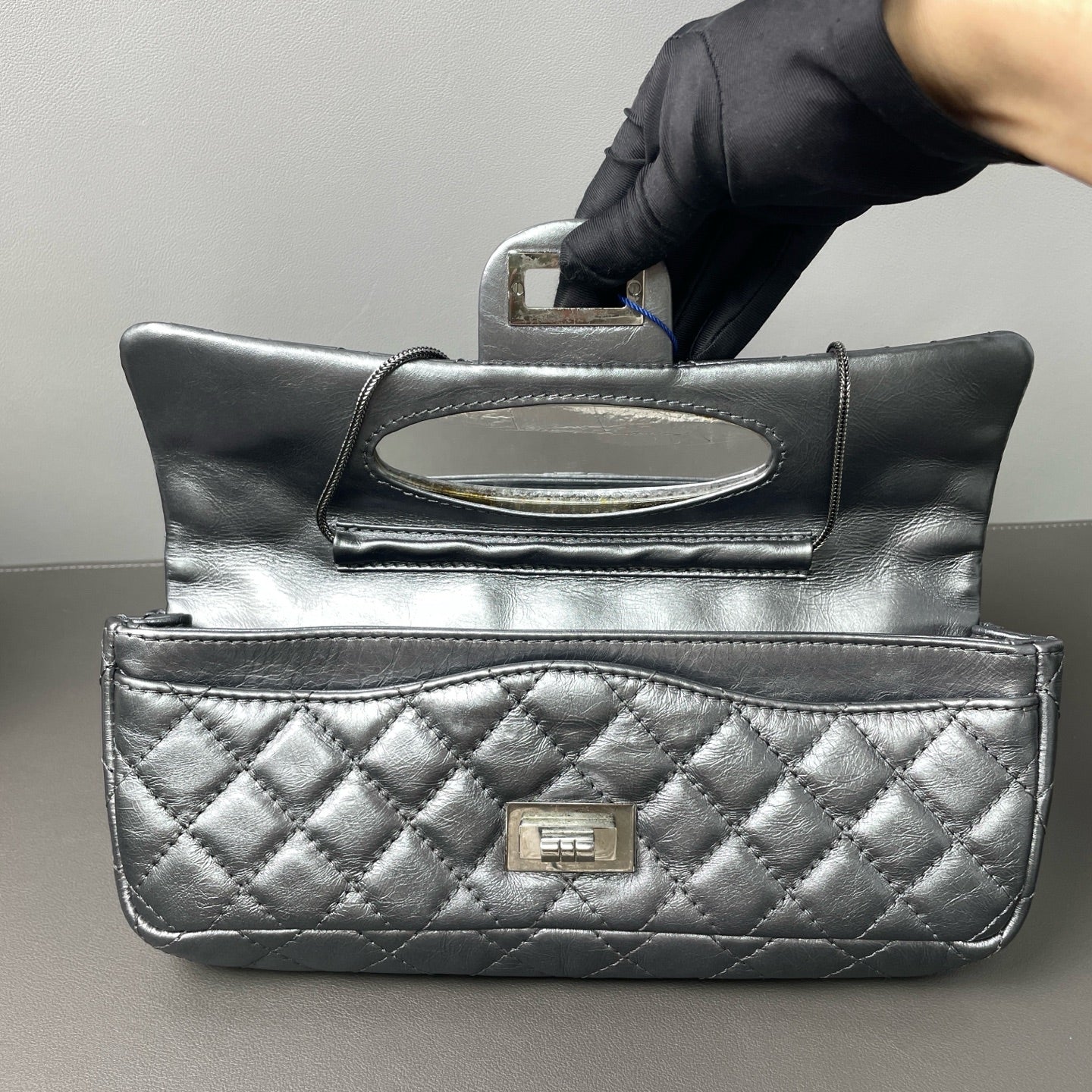 Chanel - 2.55 Flap Baguette - Pearlescent cowhide leather - Silver - (small)