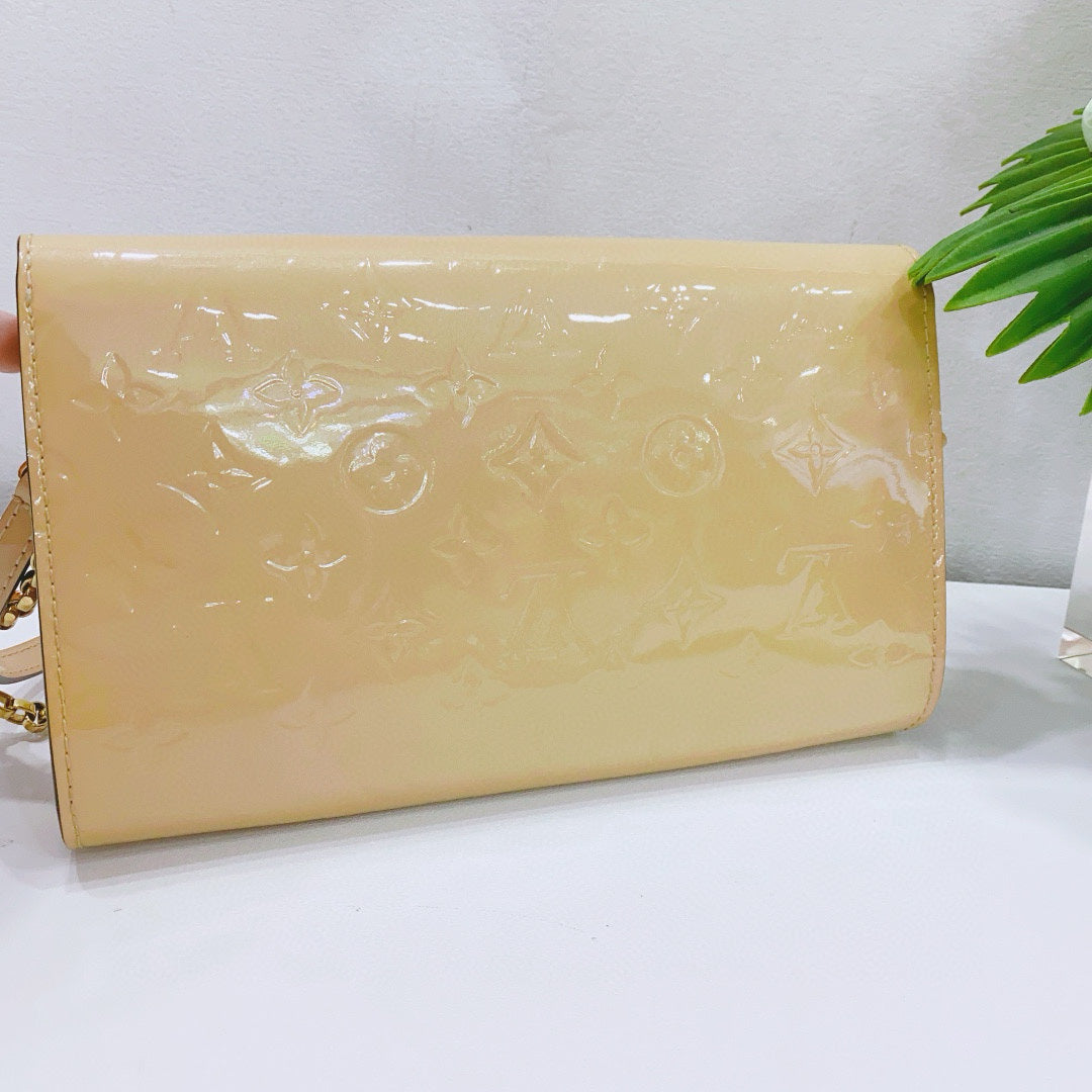 Louis Vuitton - Mira Wallet on Chain - Patent leather - Beige - (Small)