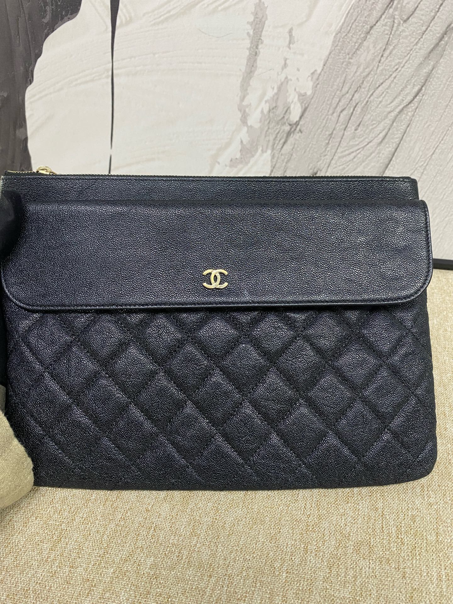 Chanel - Quilted Clutch Bag - Grained Calfskin Leather - Black with Gold-Tone Hardware - (Medium)