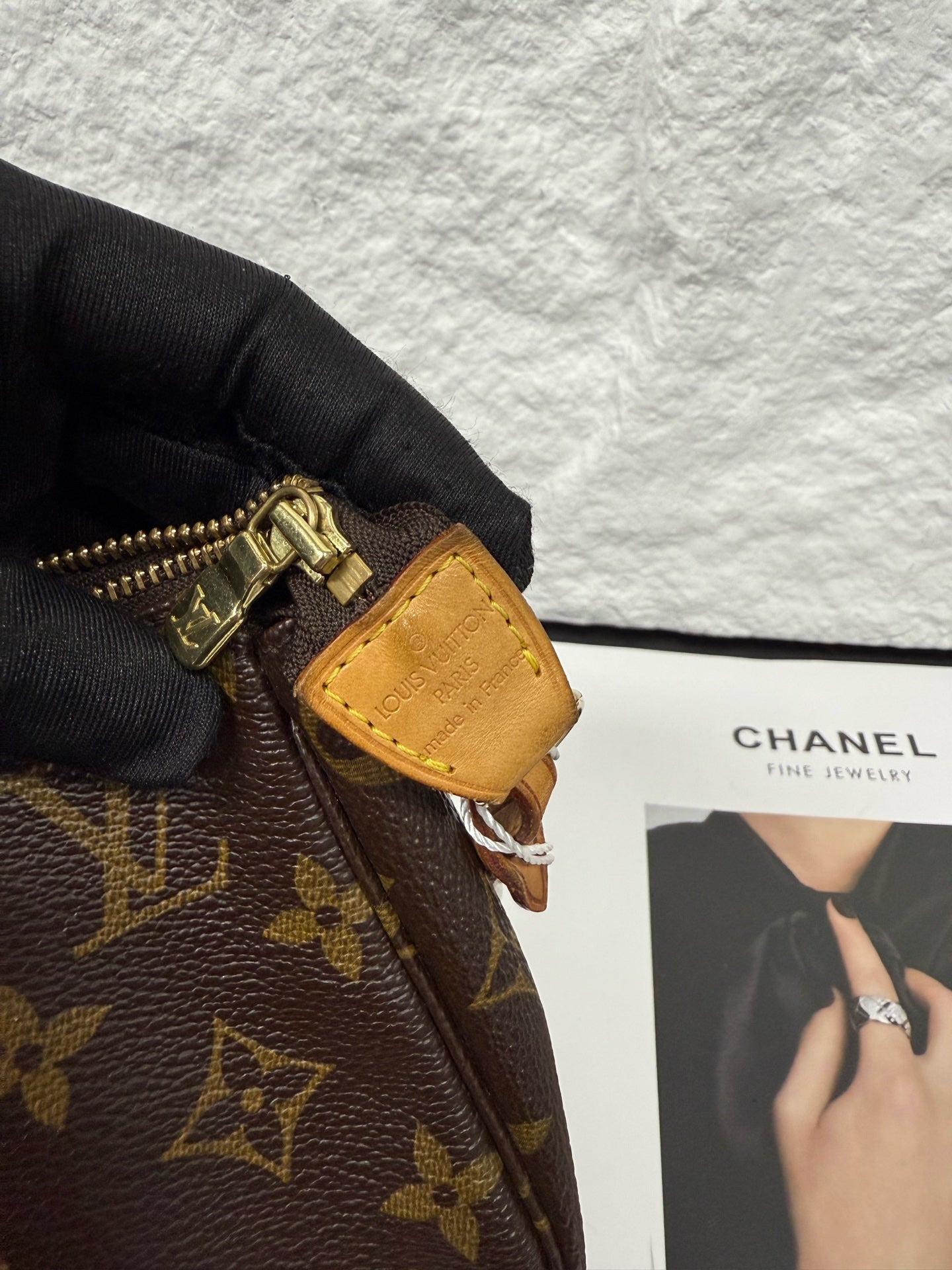 Louis Vuitton - Pochette Accessoires - Monogram coated canvas with Vachetta leather trim - Brown - (mini)