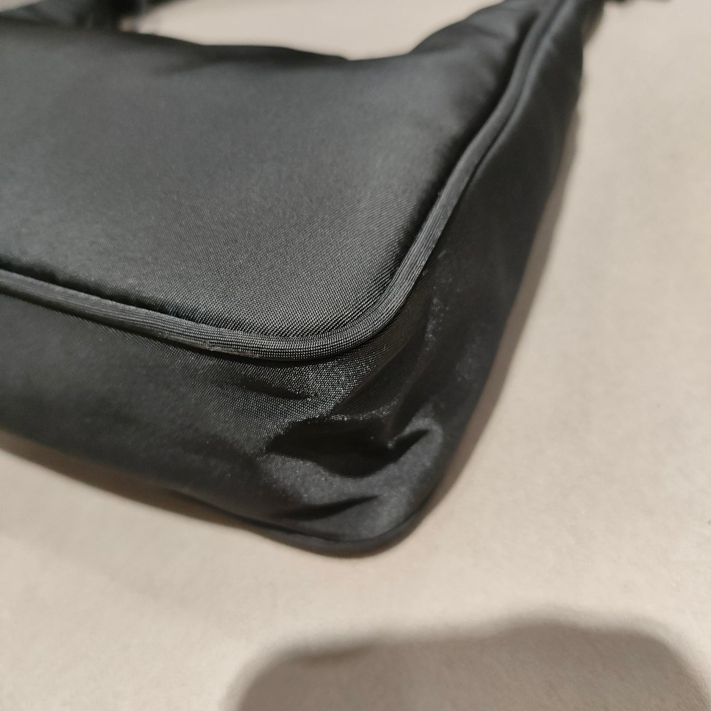 Prada - Re-Edition 2000 Hobo Shoulder Bag - Polyamide - Black - (mini)