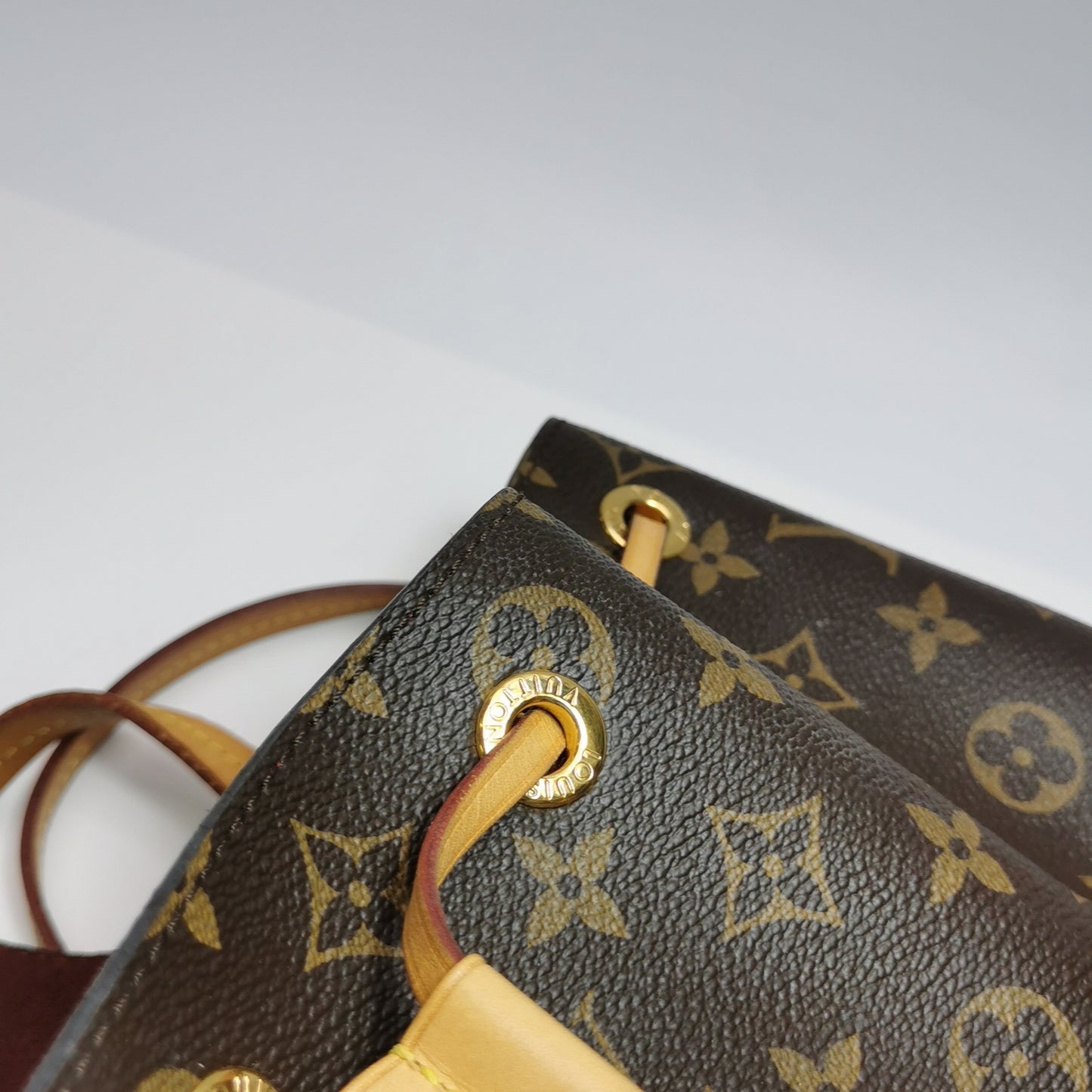 Louis Vuitton - Montsouris - Monogram coated canvas with natural cowhide leather trim - Brown - (medium)