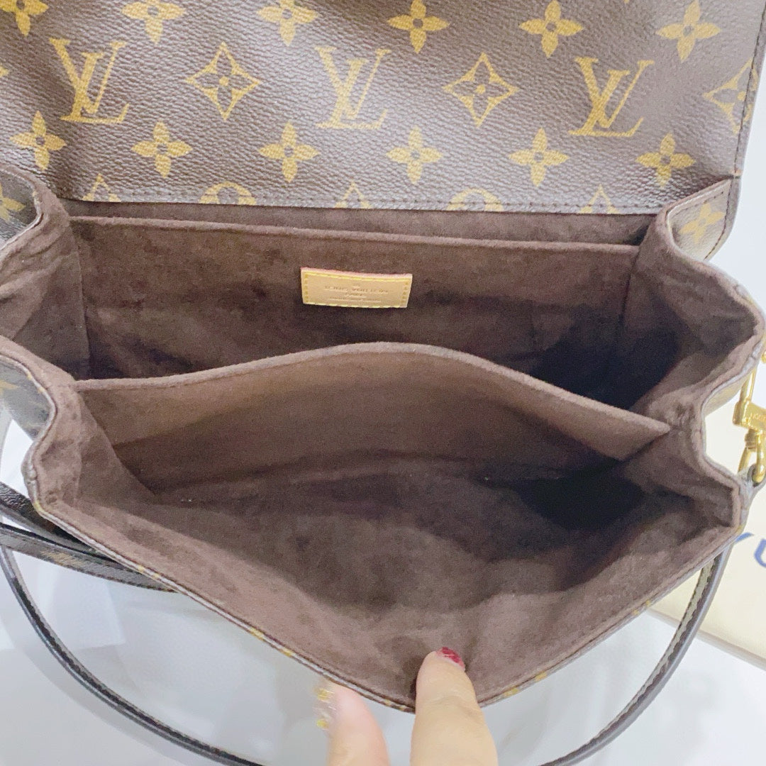 Louis Vuitton - Pochette Metis - Monogram coated canvas with Vachetta leather trim - Brown - (Medium)