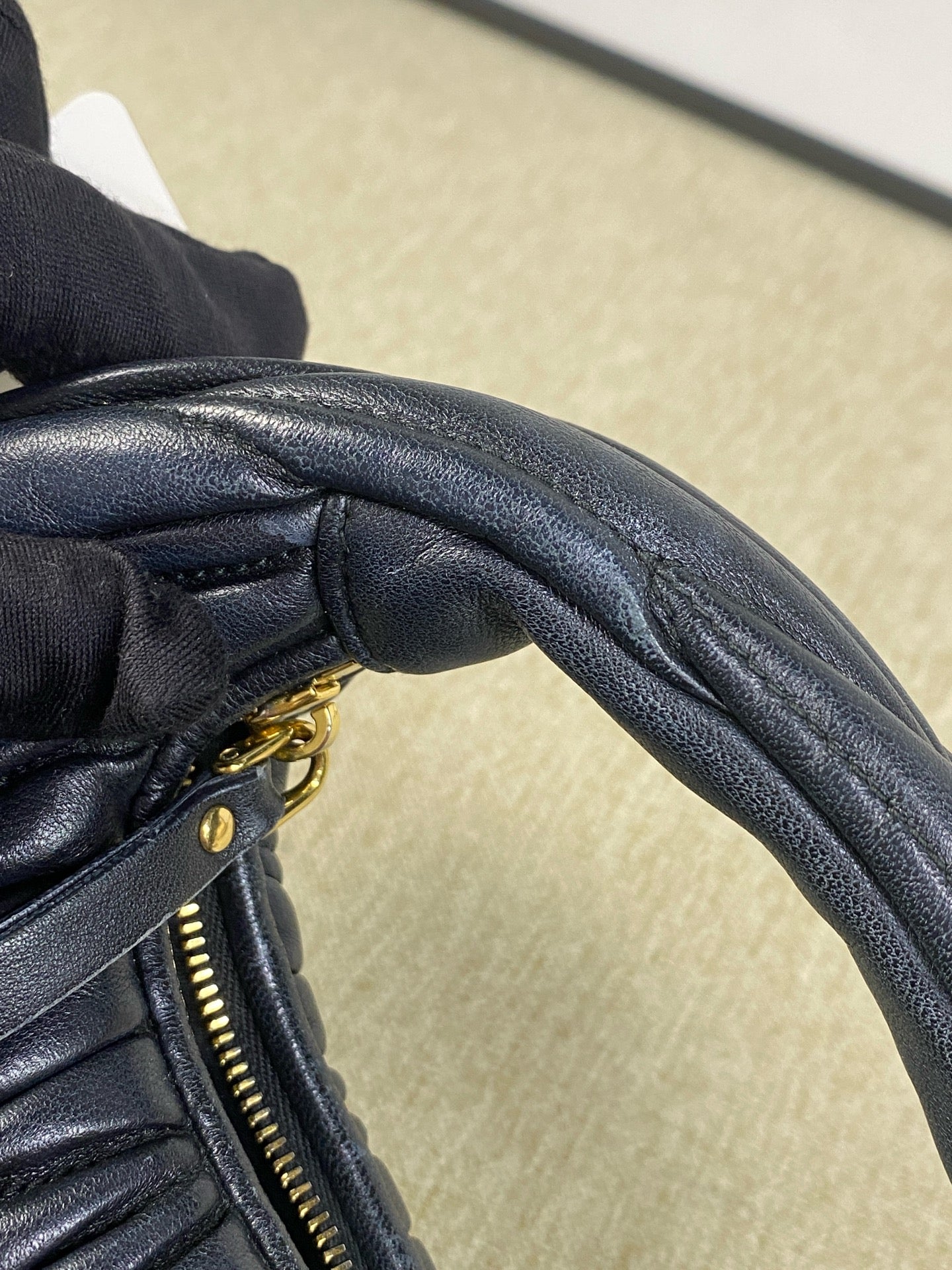 Miu Miu - Wander Hobo Mini Pleated Bag - Lambskin leather - Black - (mini)