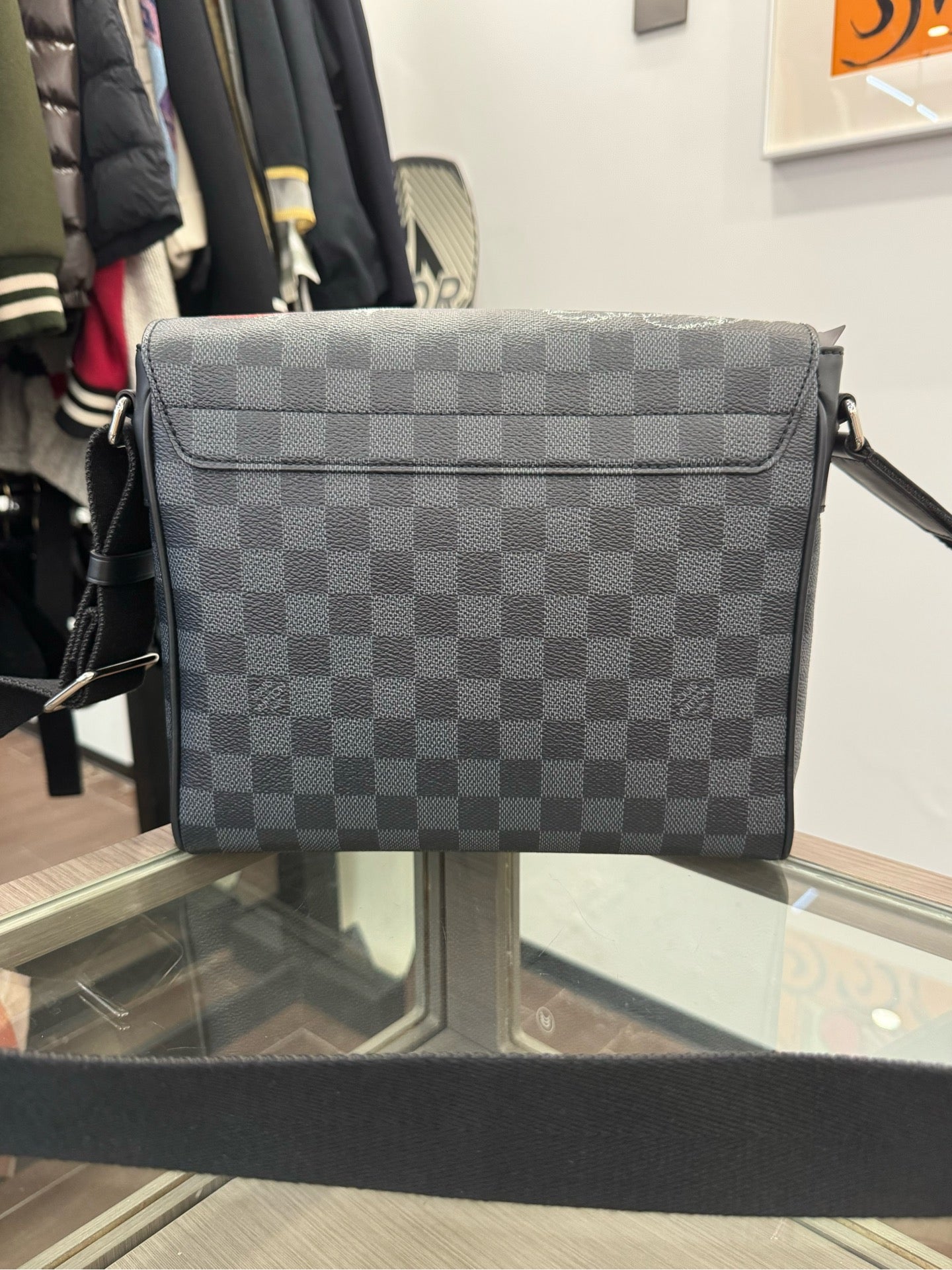 Louis Vuitton - N40238 - Limited Edition World Tour Messenger Bag - Damier Graphite coated canvas with leather trim - Black - (medium)