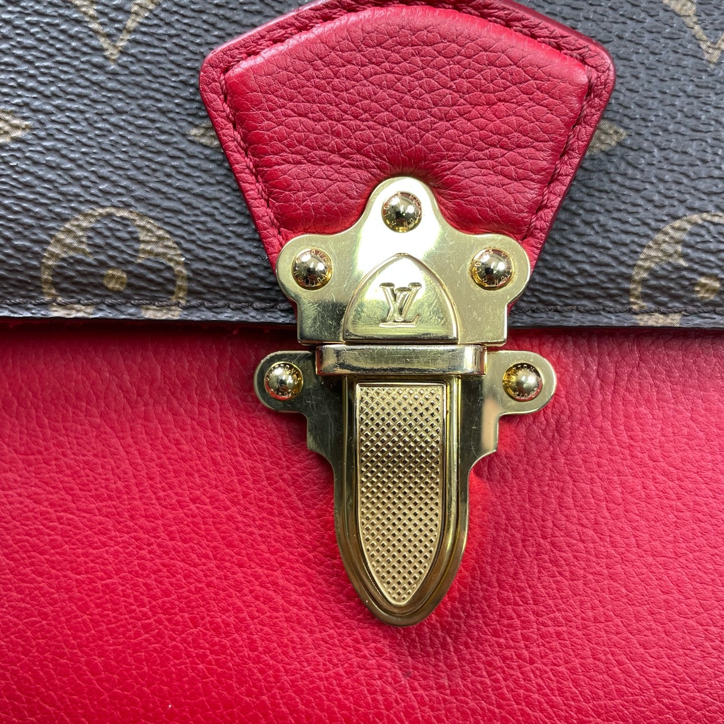 Louis Vuitton - Victoria Chain Bag - Monogram coated canvas with red grained leather trim - Brown with Red accents - (medium)