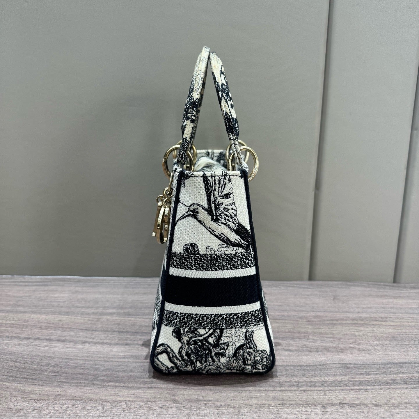 Dior - Lady Dior Bag - Embroidered cloth - Black and White - (medium)
