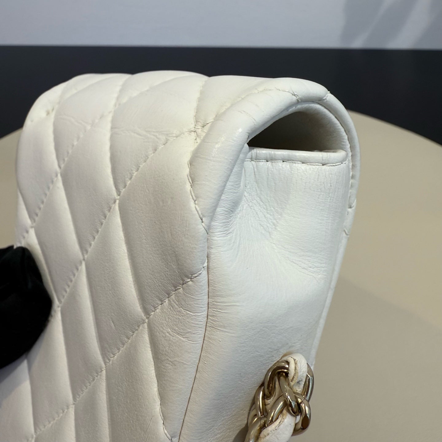 Chanel - Phone Holder with Pearl Chain - Lambskin leather - White - (mini)