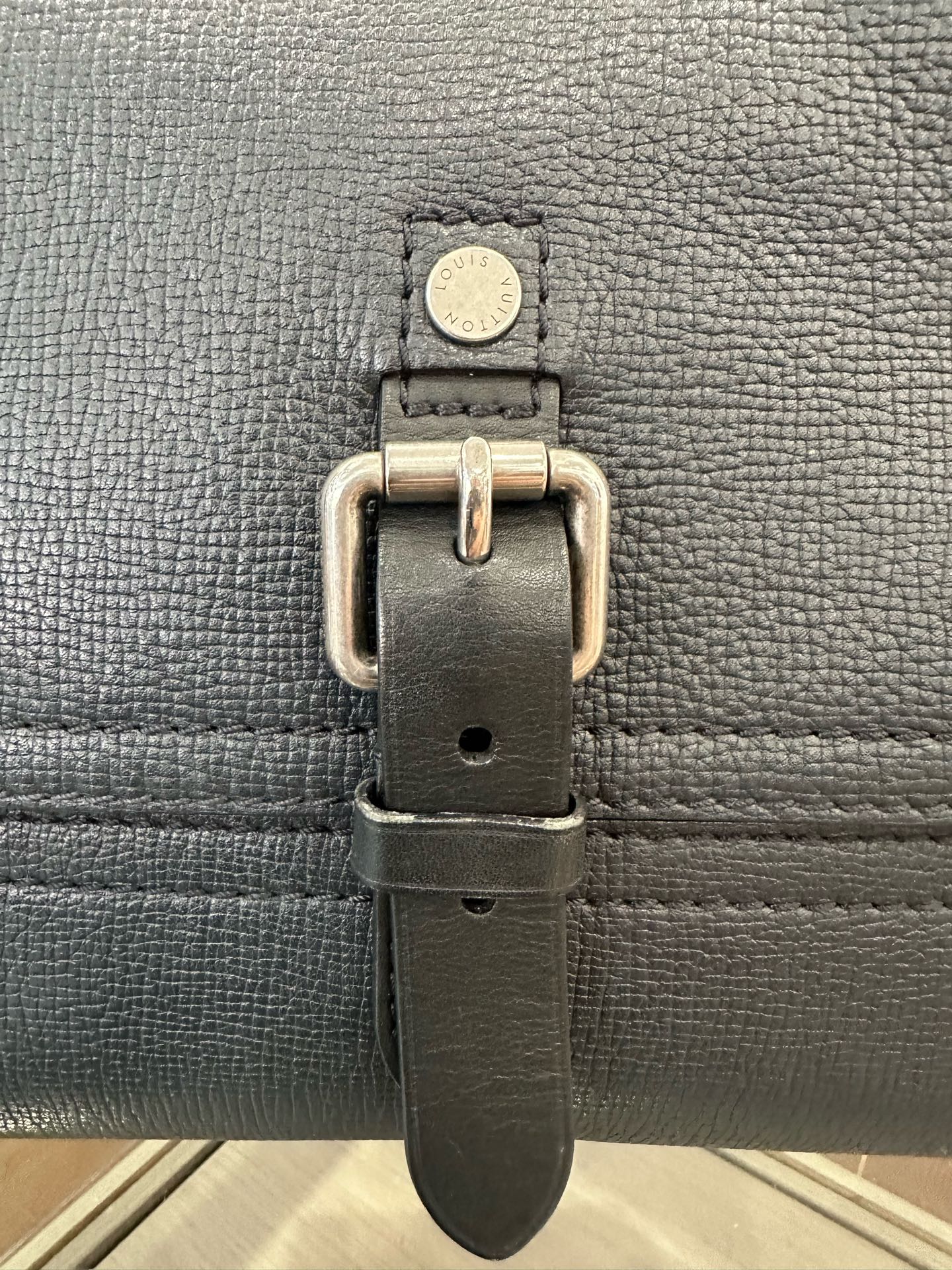 Louis Vuitton - Classic Messenger Bag - Grained leather - Black - (medium)