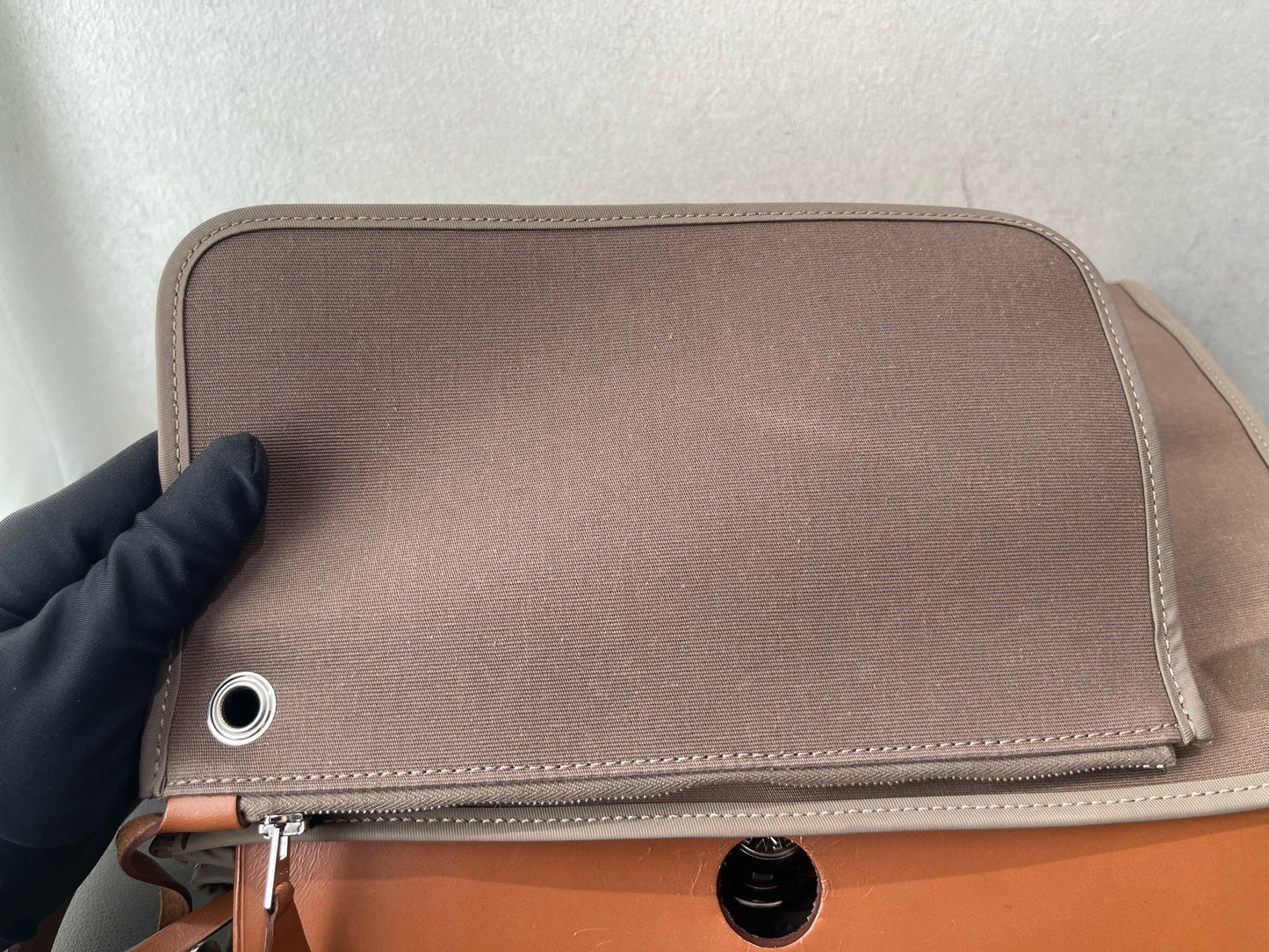 Hermès - Herbag Zip 31 - Toile H canvas and Barenia leather - Ebony brown and Elephant Grey canvas with Barenia leather accents - (Medium)