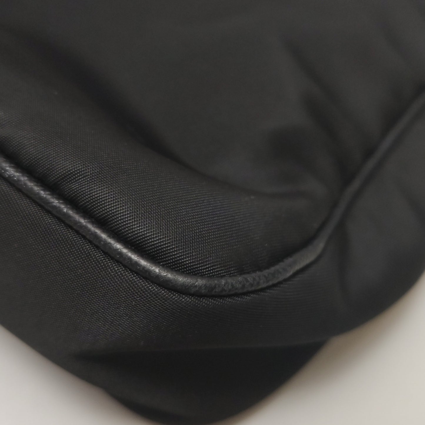 Prada - Re-Edition 2005 Shoulder Bag (1NE204_R064_F0632) - Re-Nylon fabric and Saffiano leather - Black - (Small)