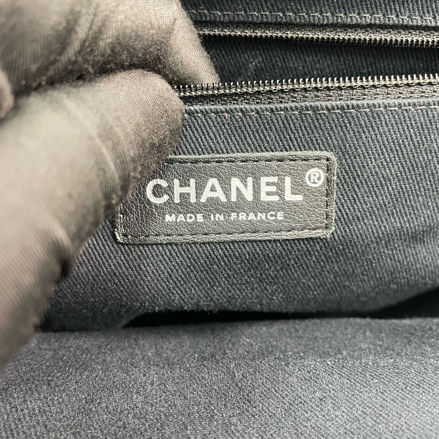 Chanel - Classic Quilted Clutch - Grained Calfskin Leather - Black - (Large)