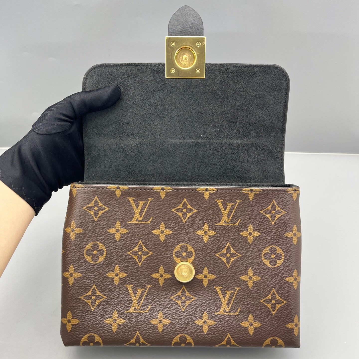 Louis Vuitton - Locky BB - Monogram coated canvas with black cowhide leather trim - Monogram Brown and Black - (Mini)