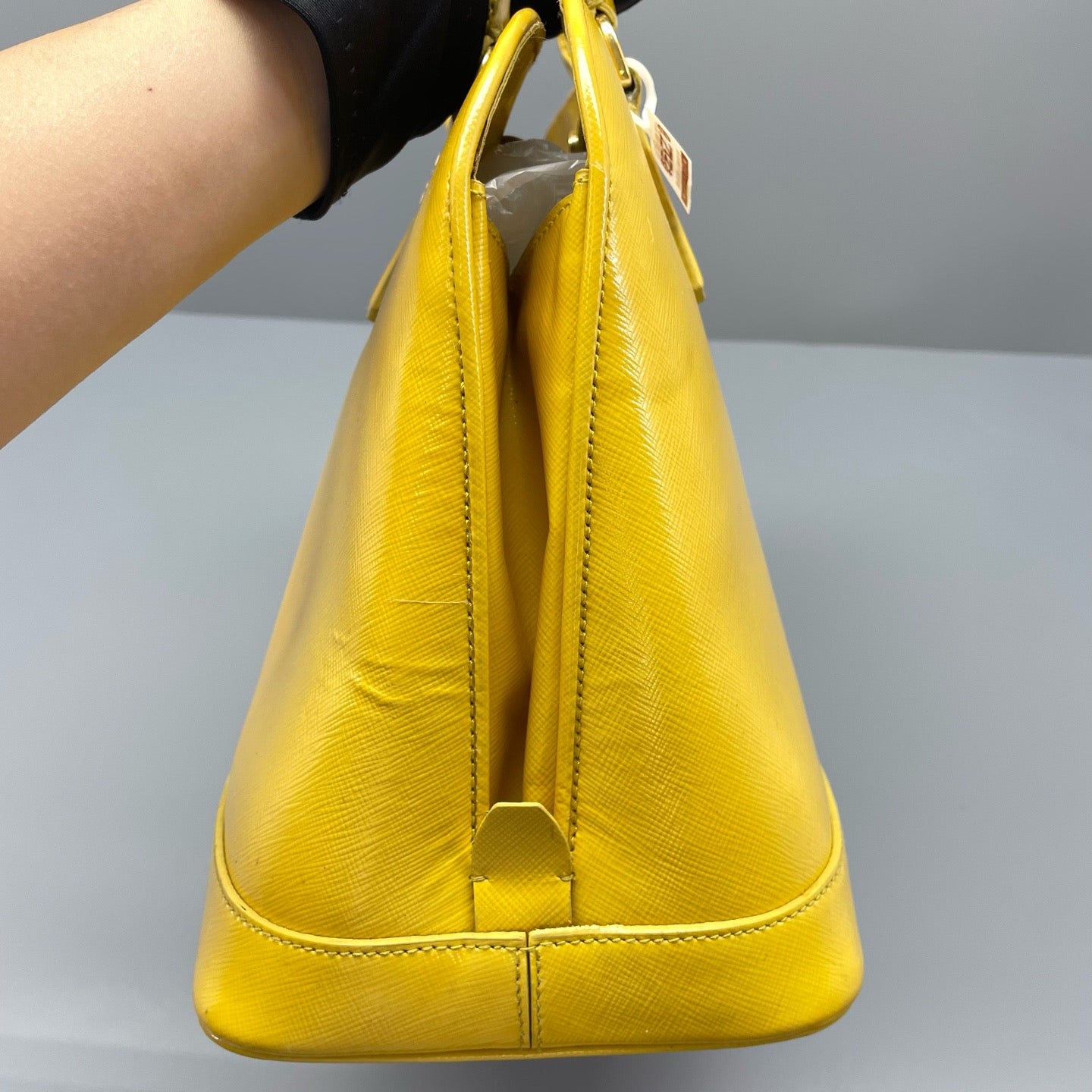 Prada - Saffiano Lux Dome Tote - Saffiano leather - Yellow - (medium)