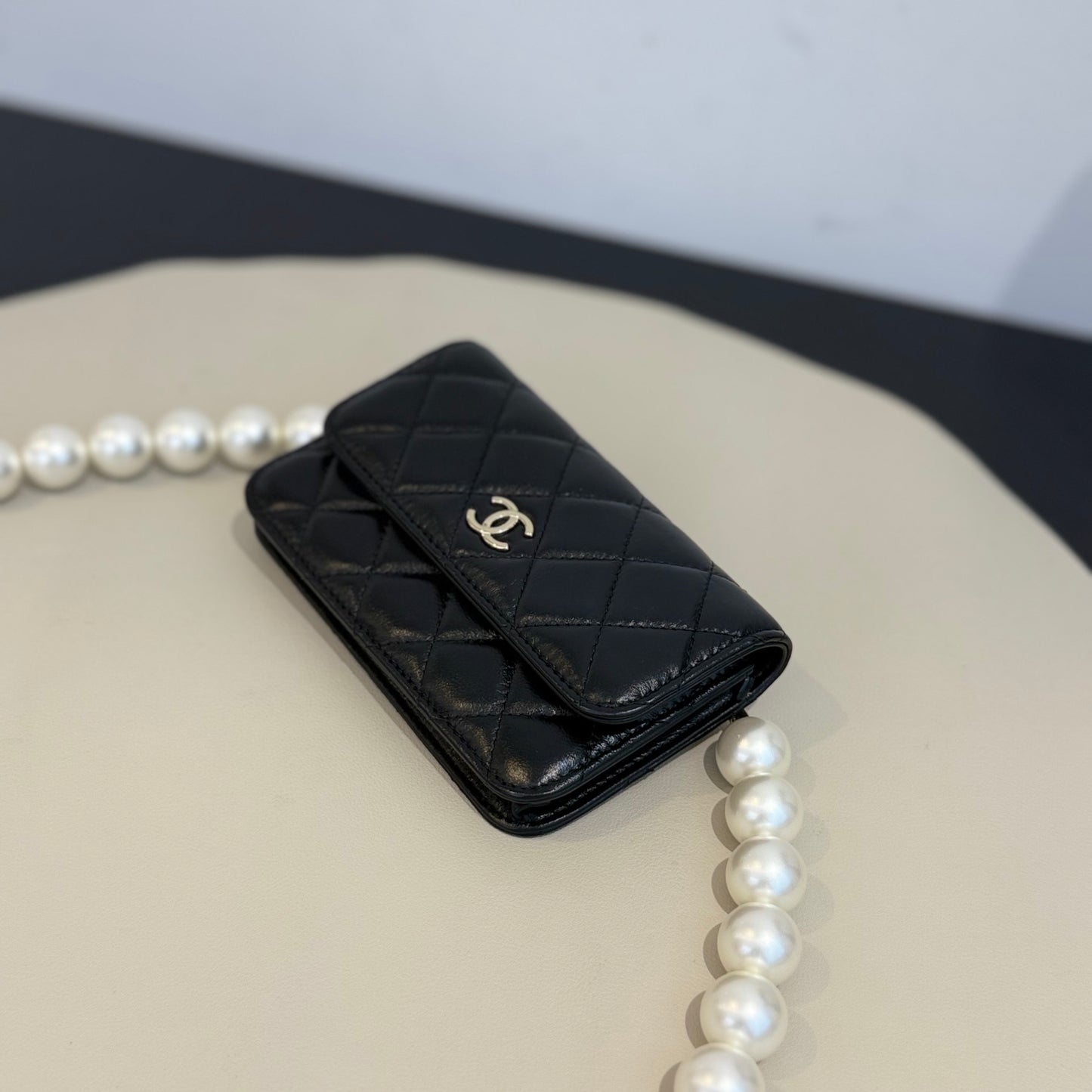 Chanel - Pearl WOC (Wallet on Chain) - Lambskin leather - Black - (mini)