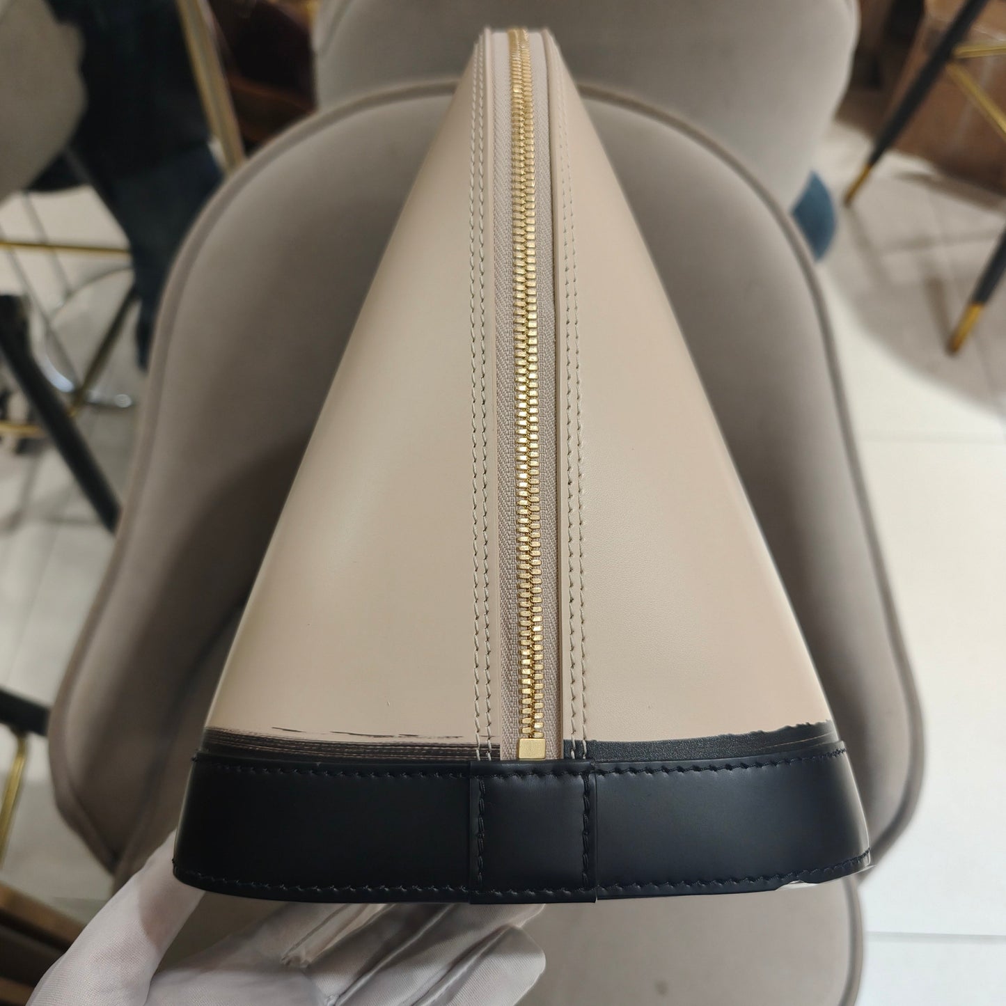 Louis Vuitton - Alma FW23 Runway Model - Smooth polished leather - Beige - (large)