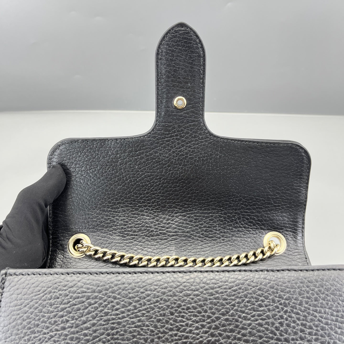 Gucci - Interlocking G Small Shoulder Bag - Grained leather - Black - (small)